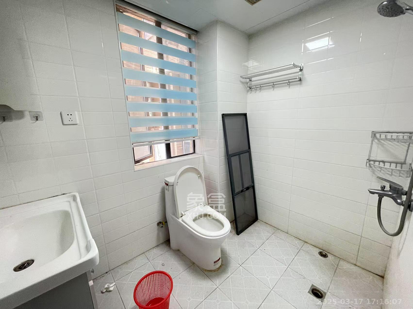 兴威帕克水岸  4室2厅2卫   2600.00元/月室内图