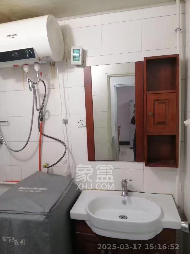 高桥火焰市场 2室1厅1卫 1600.0元/月 高桥火焰市场 2室1厅1卫 1600.0元/月室内图