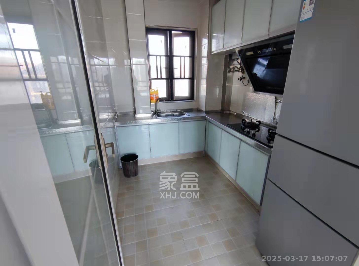 麓谷明珠  3室2厅1卫   2600.00元/月室内图