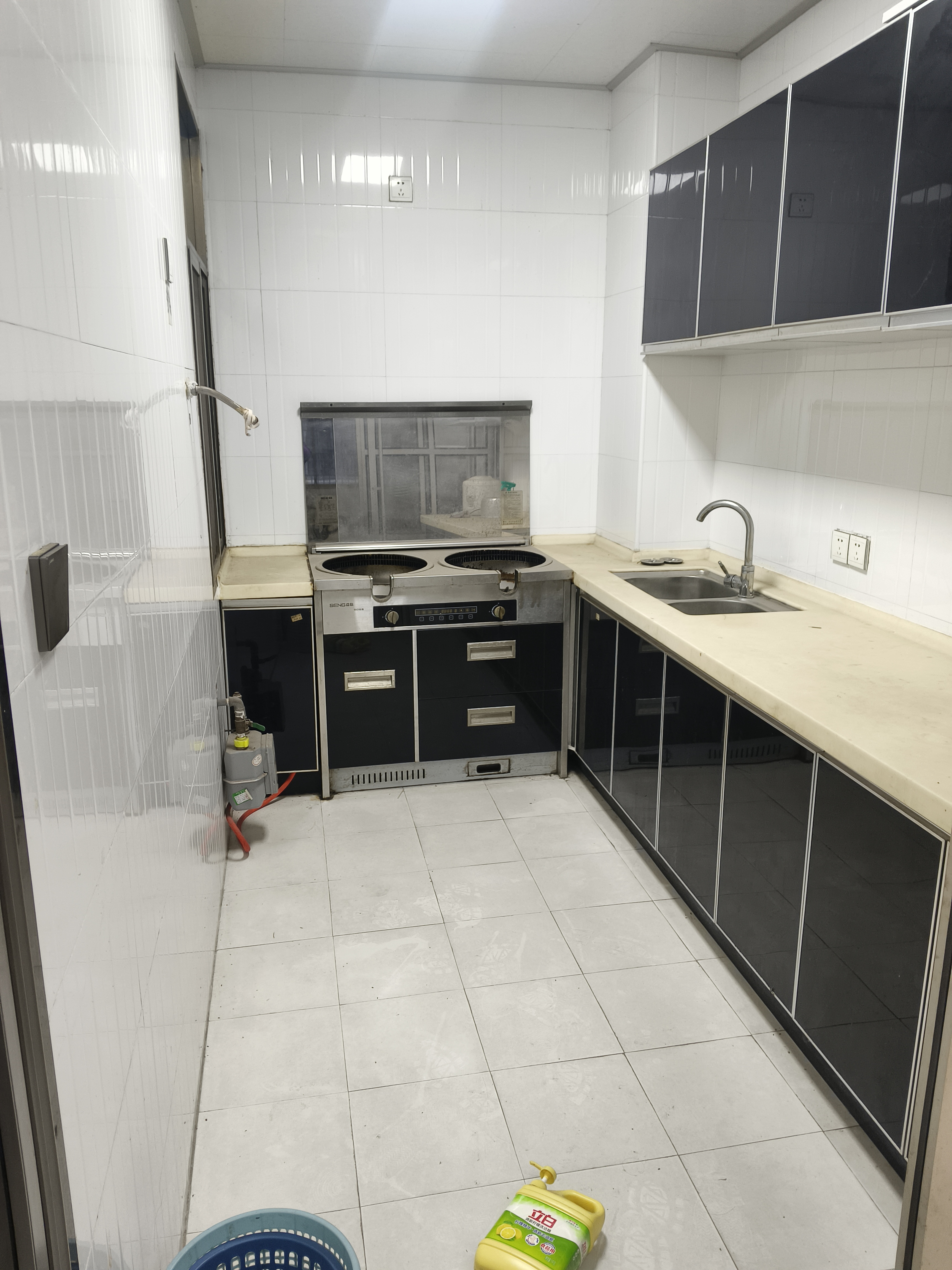 南华大学南校北门家属区 3室2厅1卫 1500.0元/月 南华大学南校北门家属区 3室2厅1卫 1500.0元/月室内图