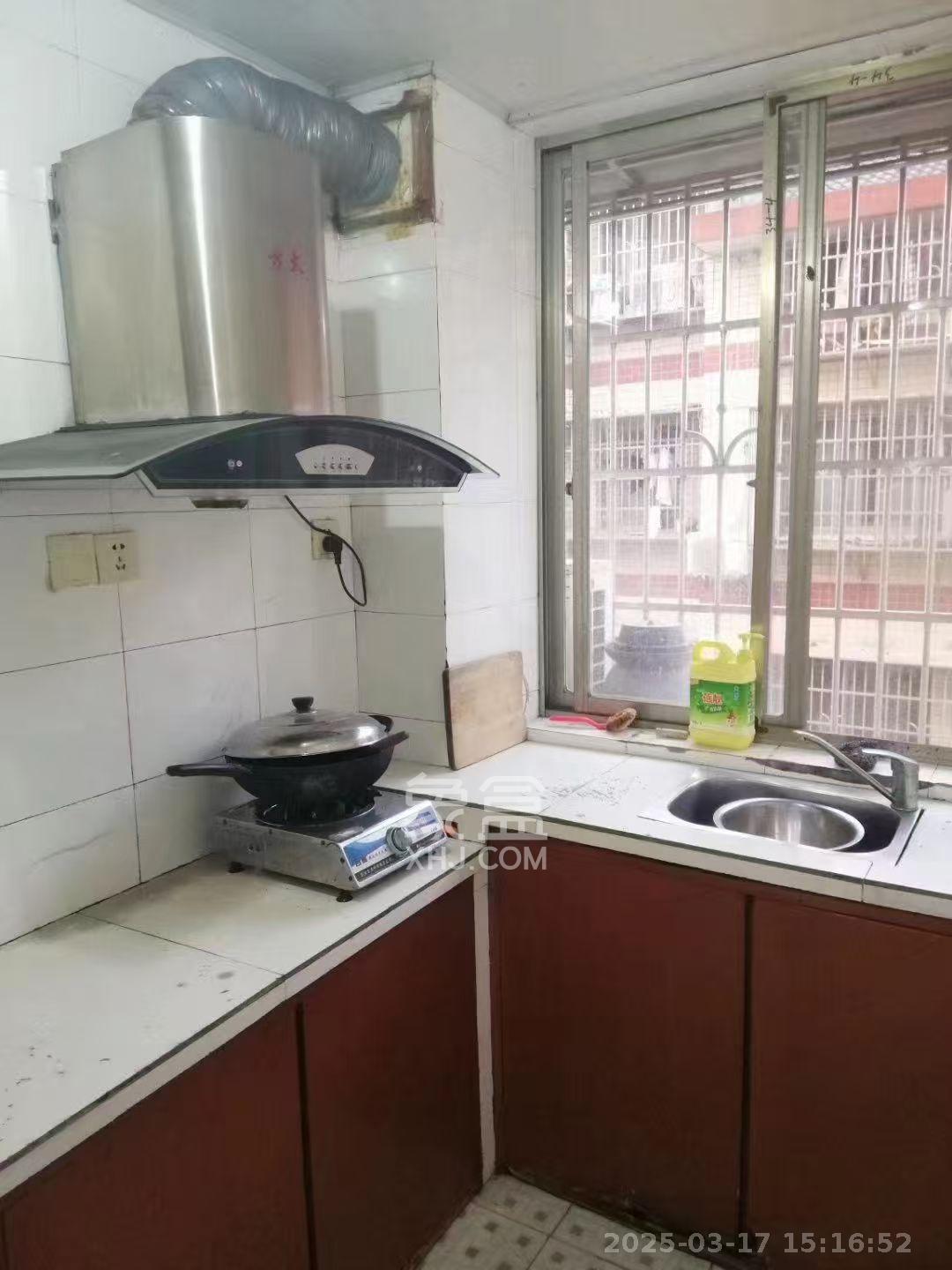 高桥火焰市场 2室1厅1卫 1600.0元/月 高桥火焰市场 2室1厅1卫 1600.0元/月室内图