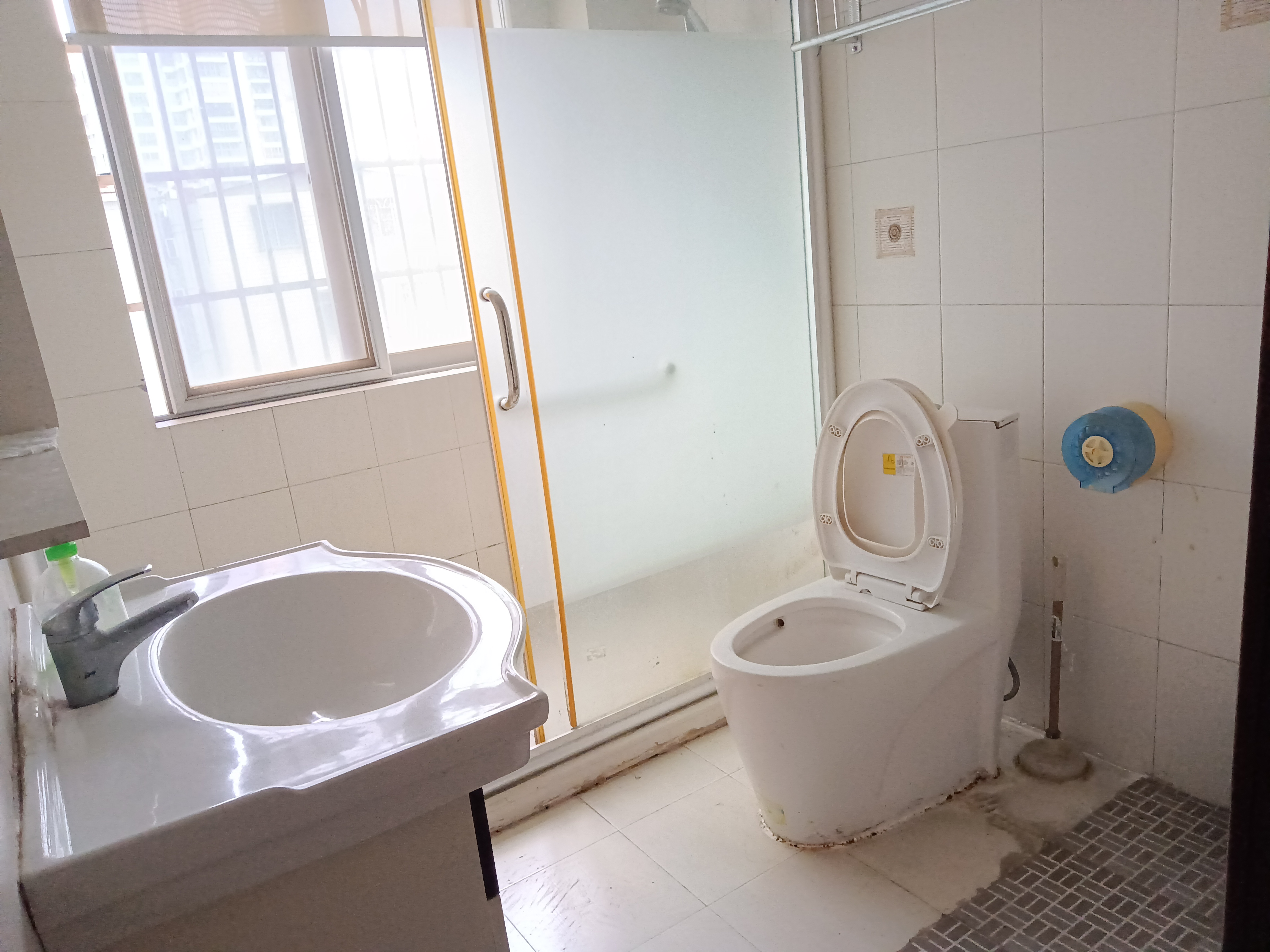 国华公寓 3室2厅2卫 2600.0元/月 国华公寓 3室2厅2卫 2600.0元/月室内图