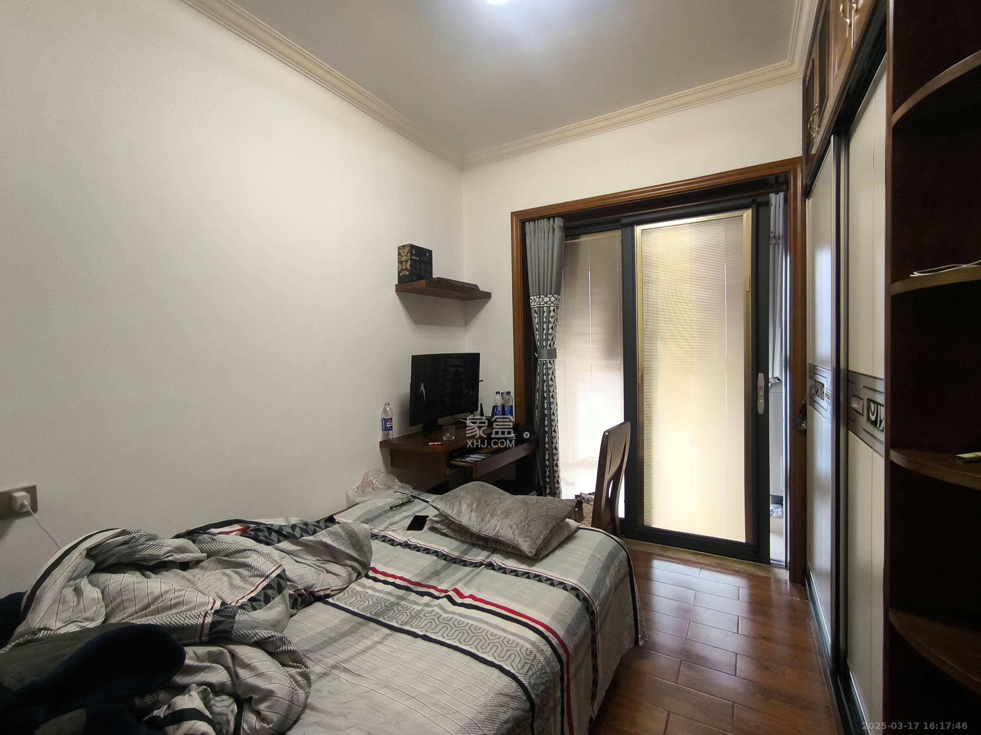 中南国际眼镜城(中伟商业中心) 3室2厅1卫 2400.0元/月 中南国际眼镜城(中伟商业中心) 3室2厅1卫 2400.0元/月室内图