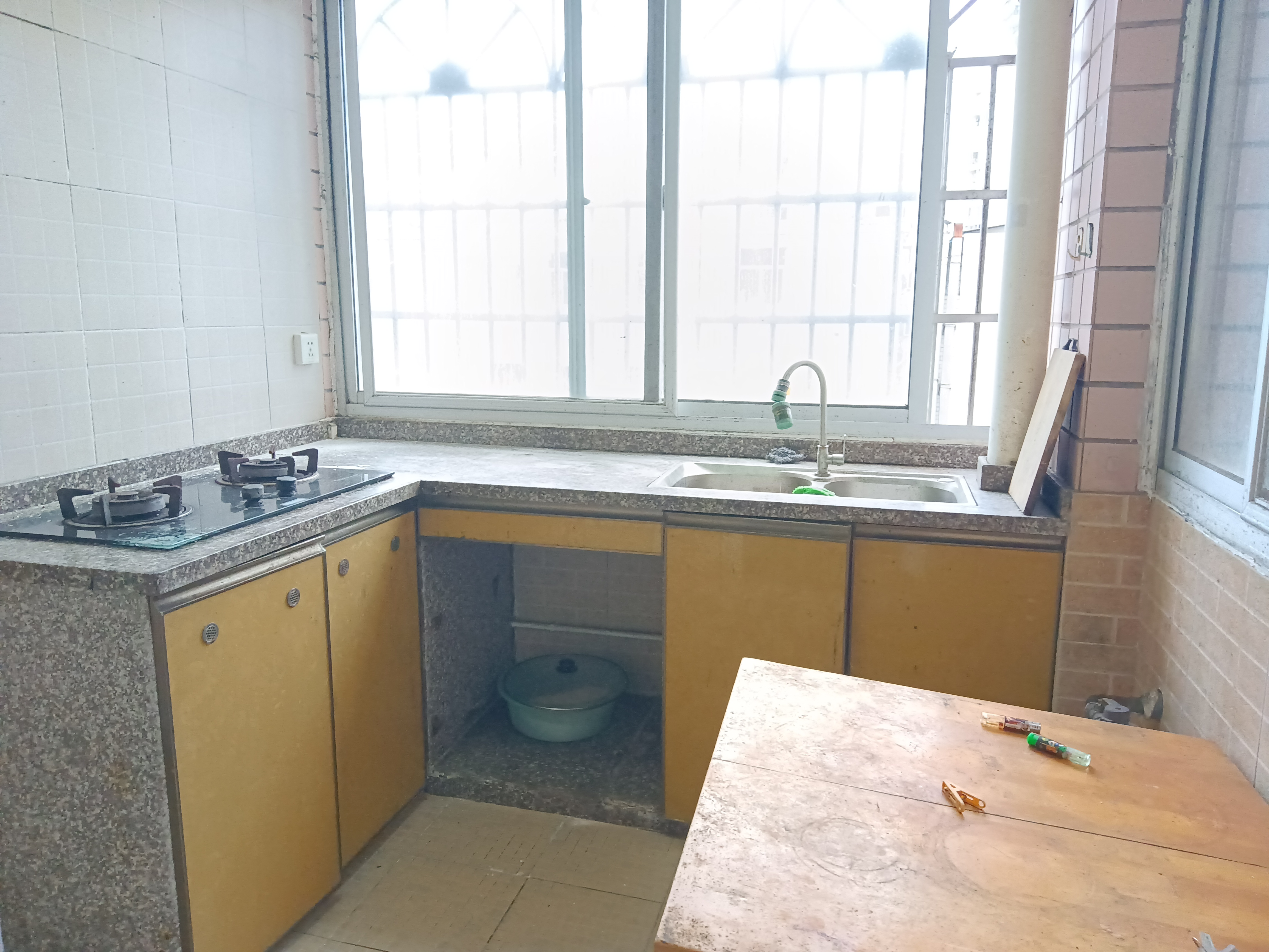 国华公寓 3室2厅2卫 2600.0元/月 国华公寓 3室2厅2卫 2600.0元/月室内图