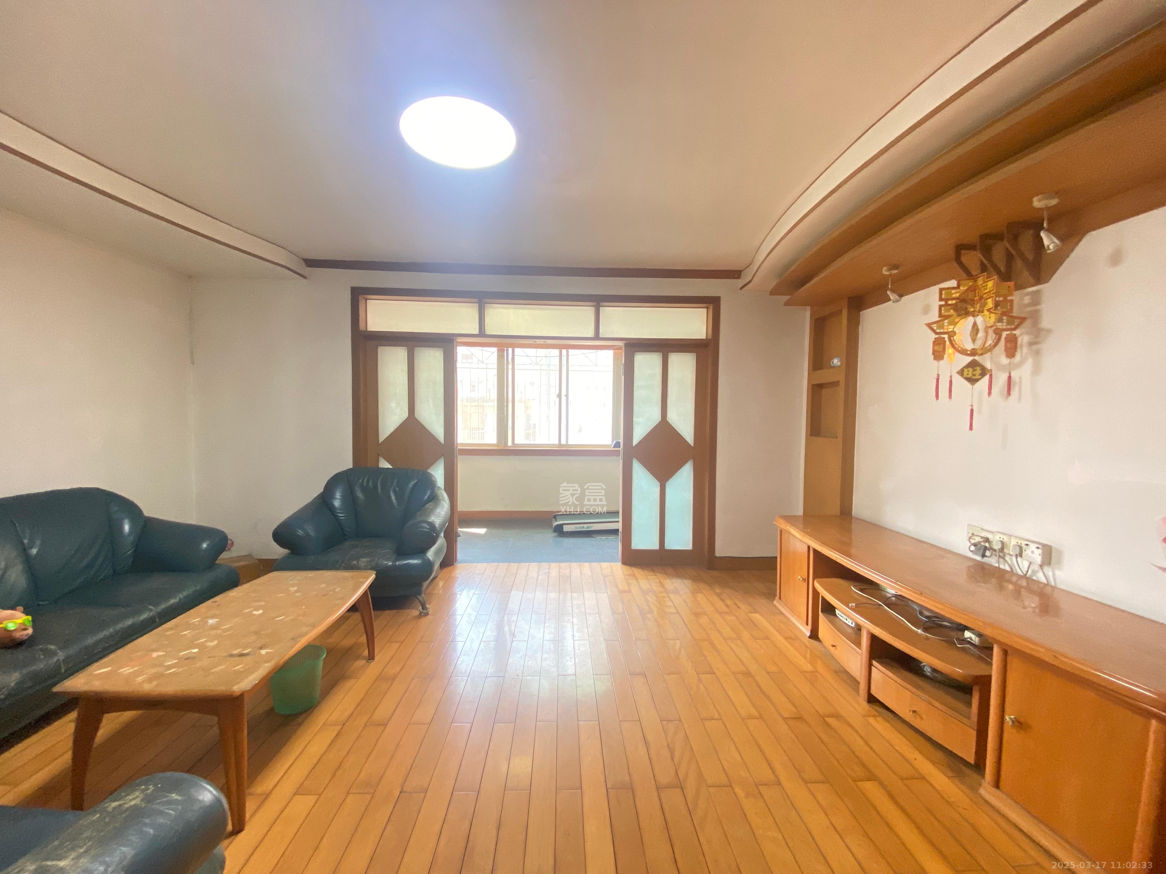 东塘电力院  3室2厅2卫   2700.00元/月