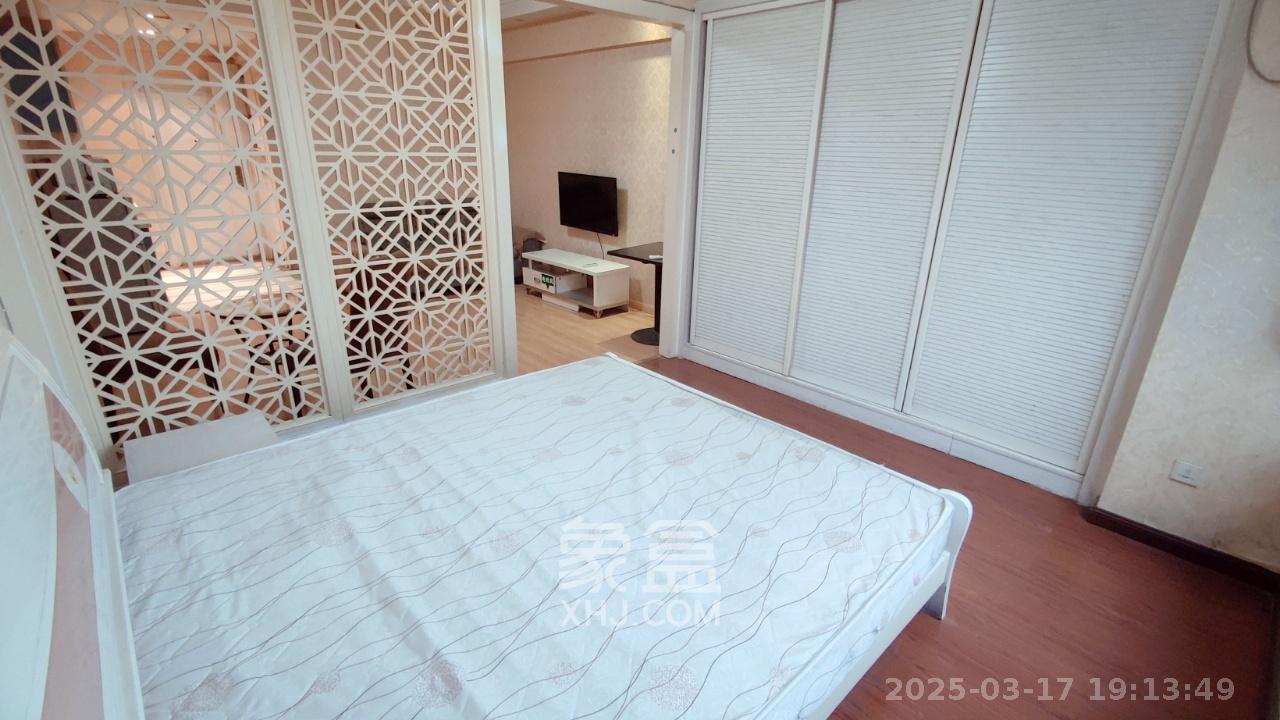 西子一间  1室0厅1卫    1400.0元/月室内图
