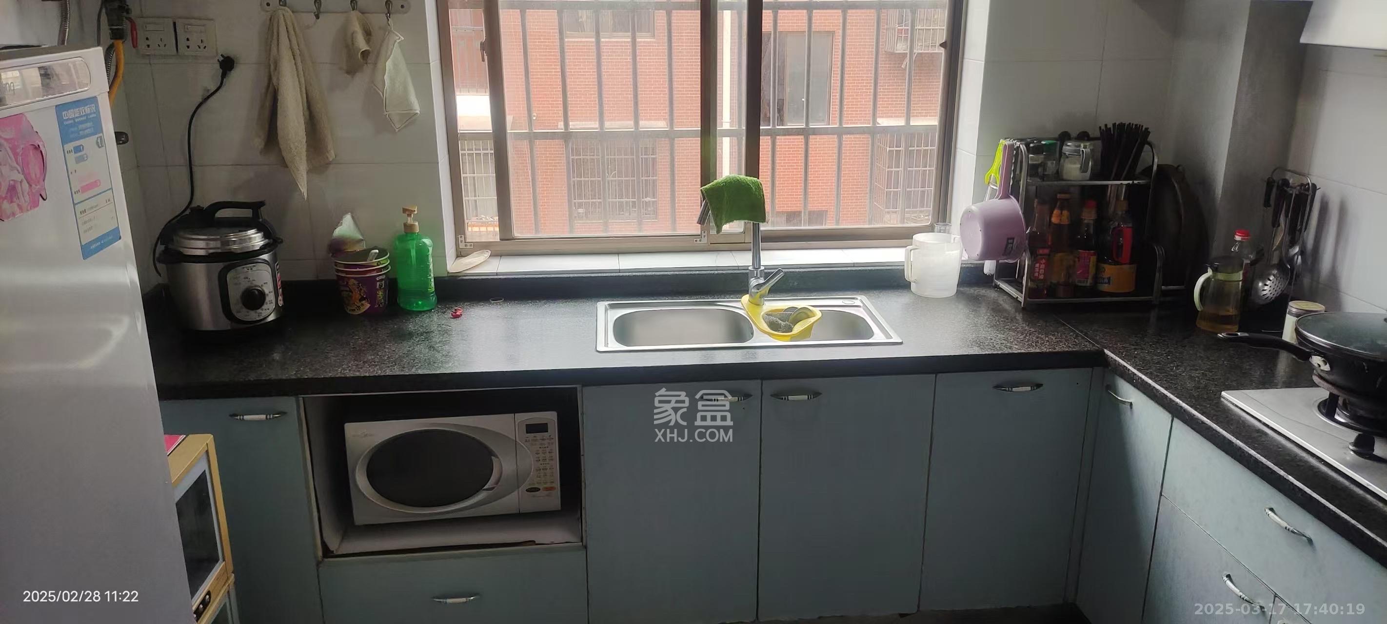 莲湖汽配城  4室2厅1卫    2600.0元/月 莲湖汽配城  4室2厅1卫    2600.0元/月室内图