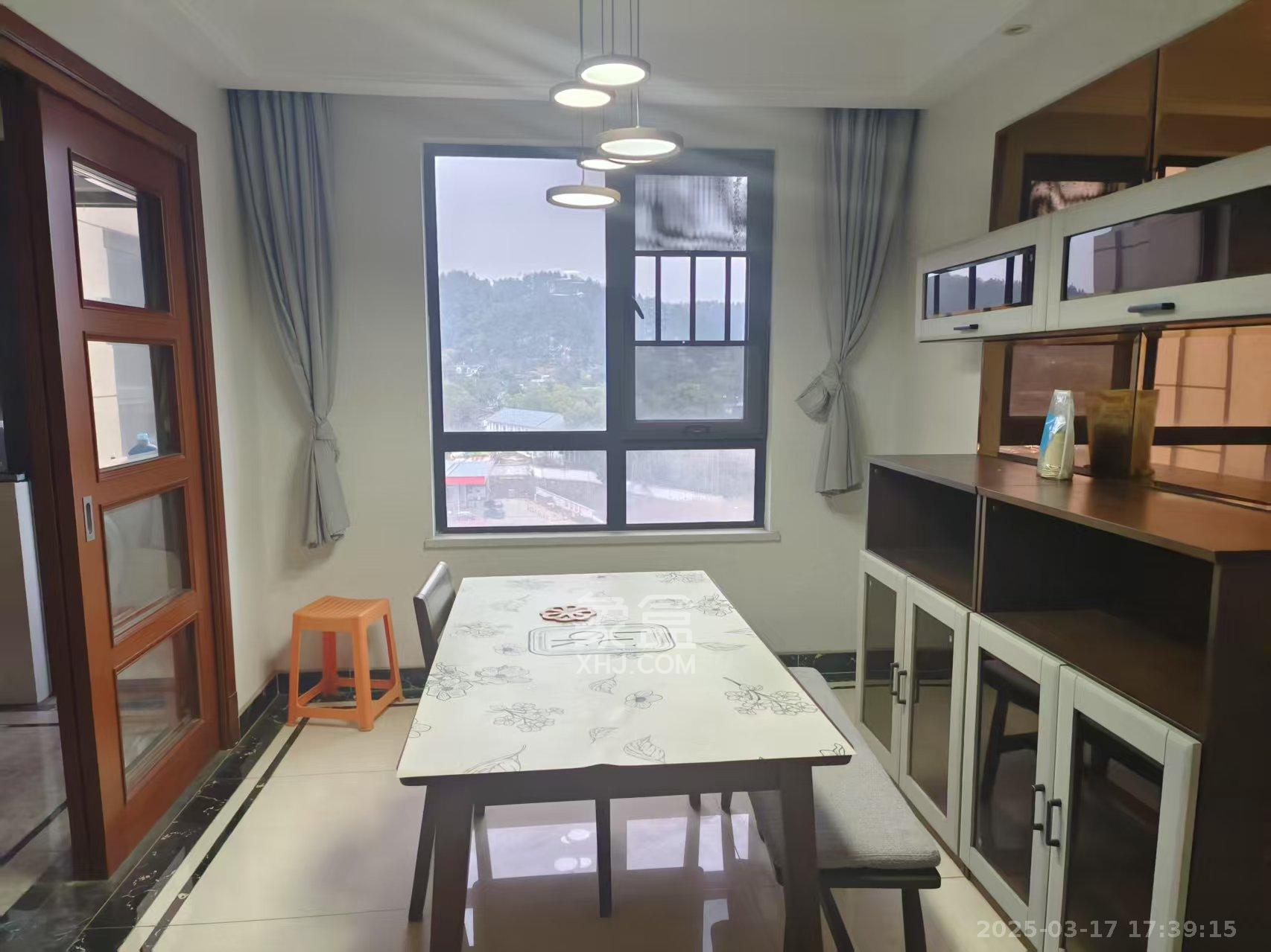 中海国际二期 3室2厅2卫 2200.0元/月 中海国际二期 3室2厅2卫 2200.0元/月室内图