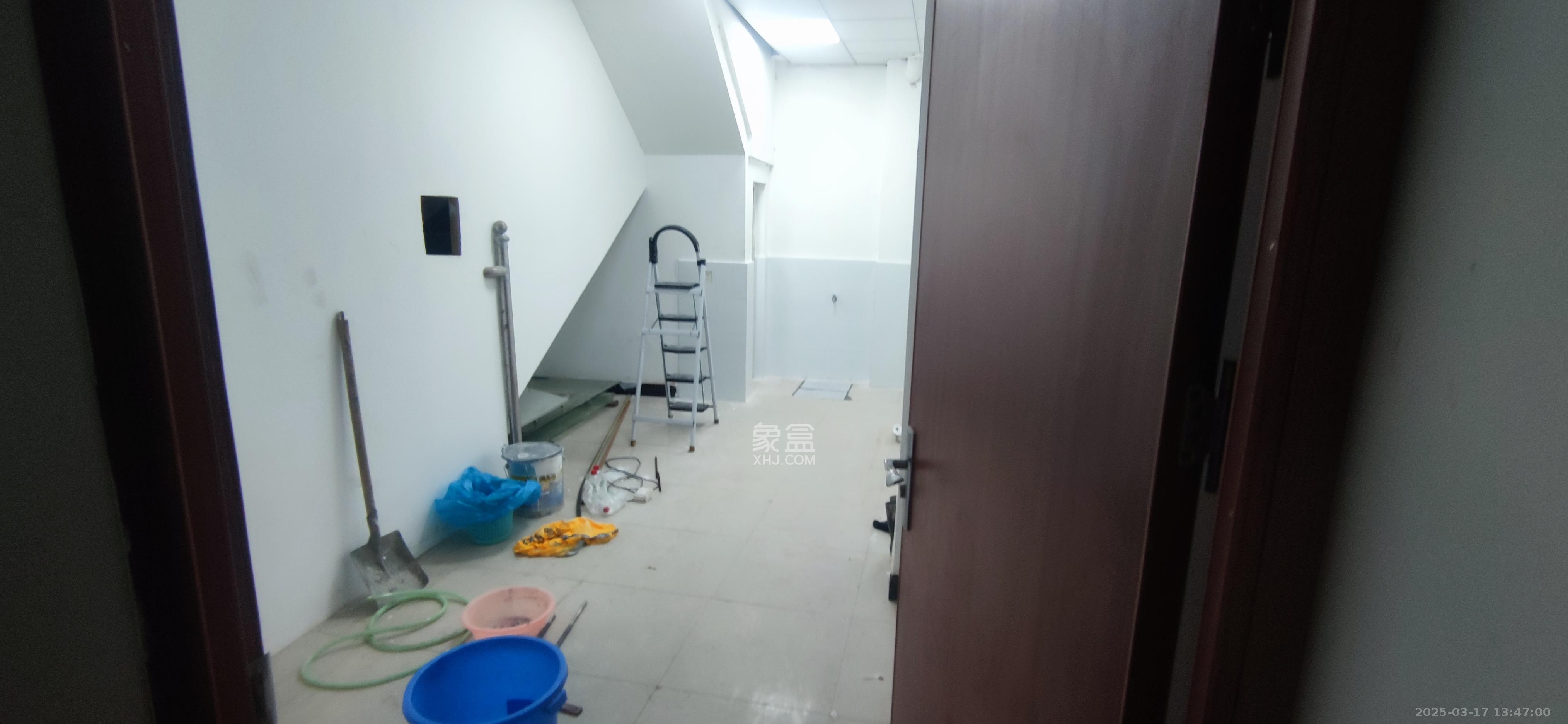 建湘路散盘  10室0厅0卫    6000.0元/月 建湘路散盘  10室0厅0卫    6000.0元/月