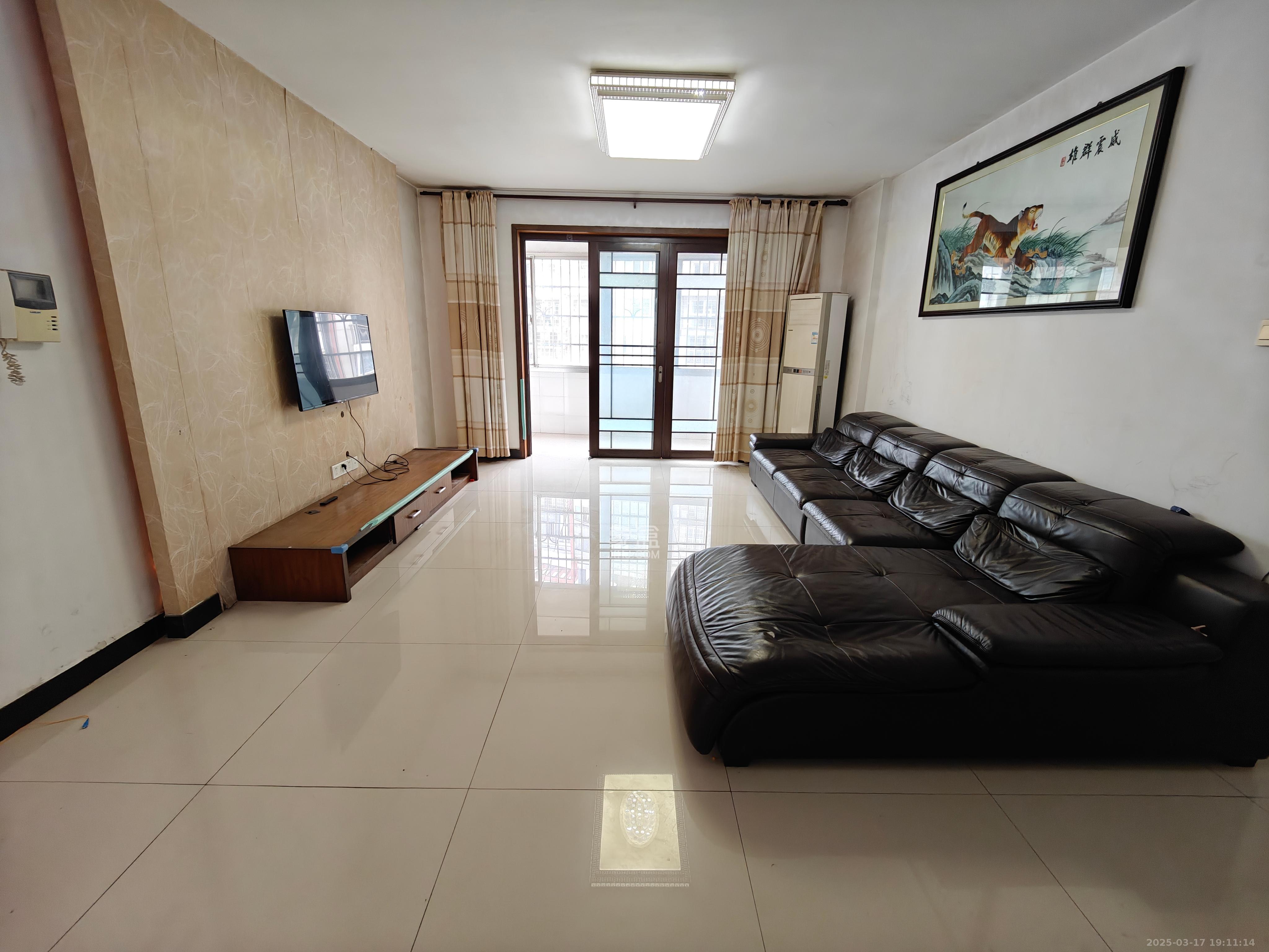 玛依拉山庄 3室2厅2卫 3200.0元/月 玛依拉山庄 3室2厅2卫 3200.0元/月室内图