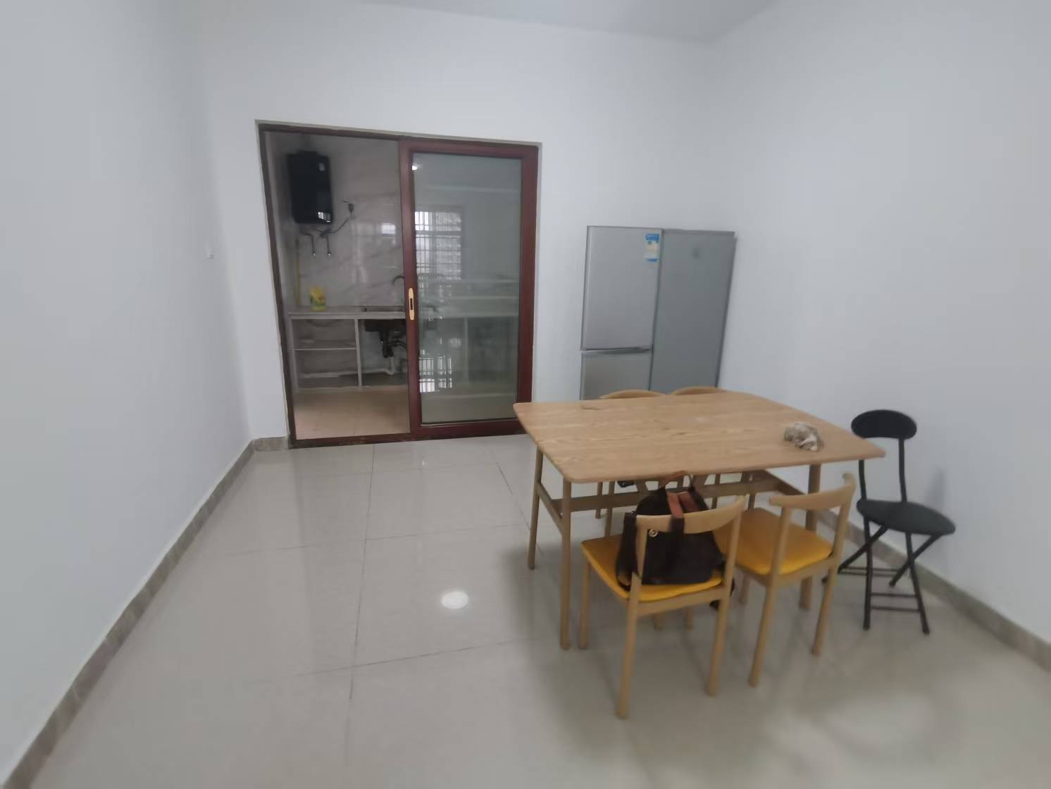 新琼雅苑 4室2厅2卫 2200.0元/月 新琼雅苑 4室2厅2卫 2200.0元/月室内图