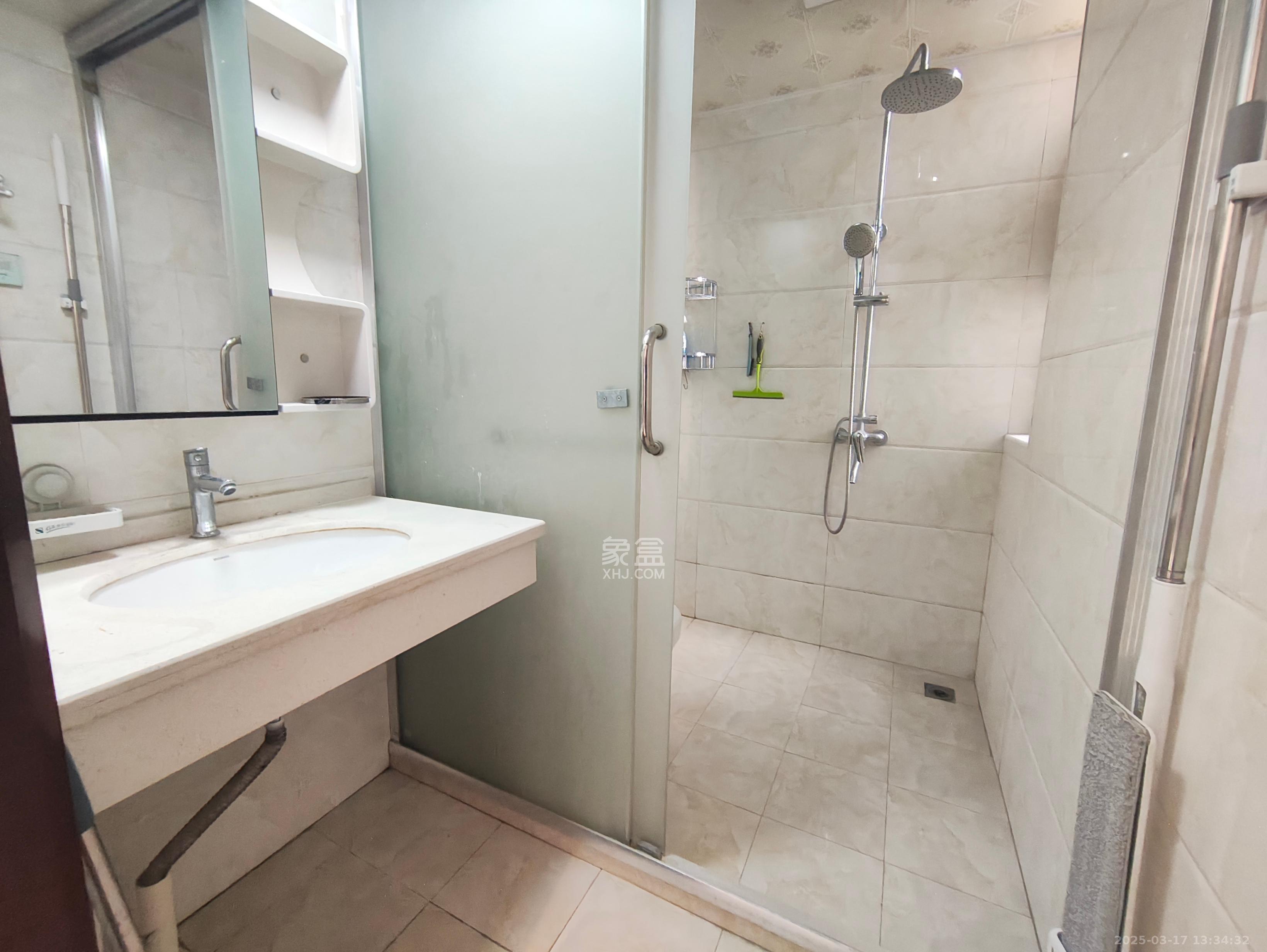 荣升家园(湘江熙岸) 3室2厅1卫 2400.0元/月 荣升家园(湘江熙岸) 3室2厅1卫 2400.0元/月室内图