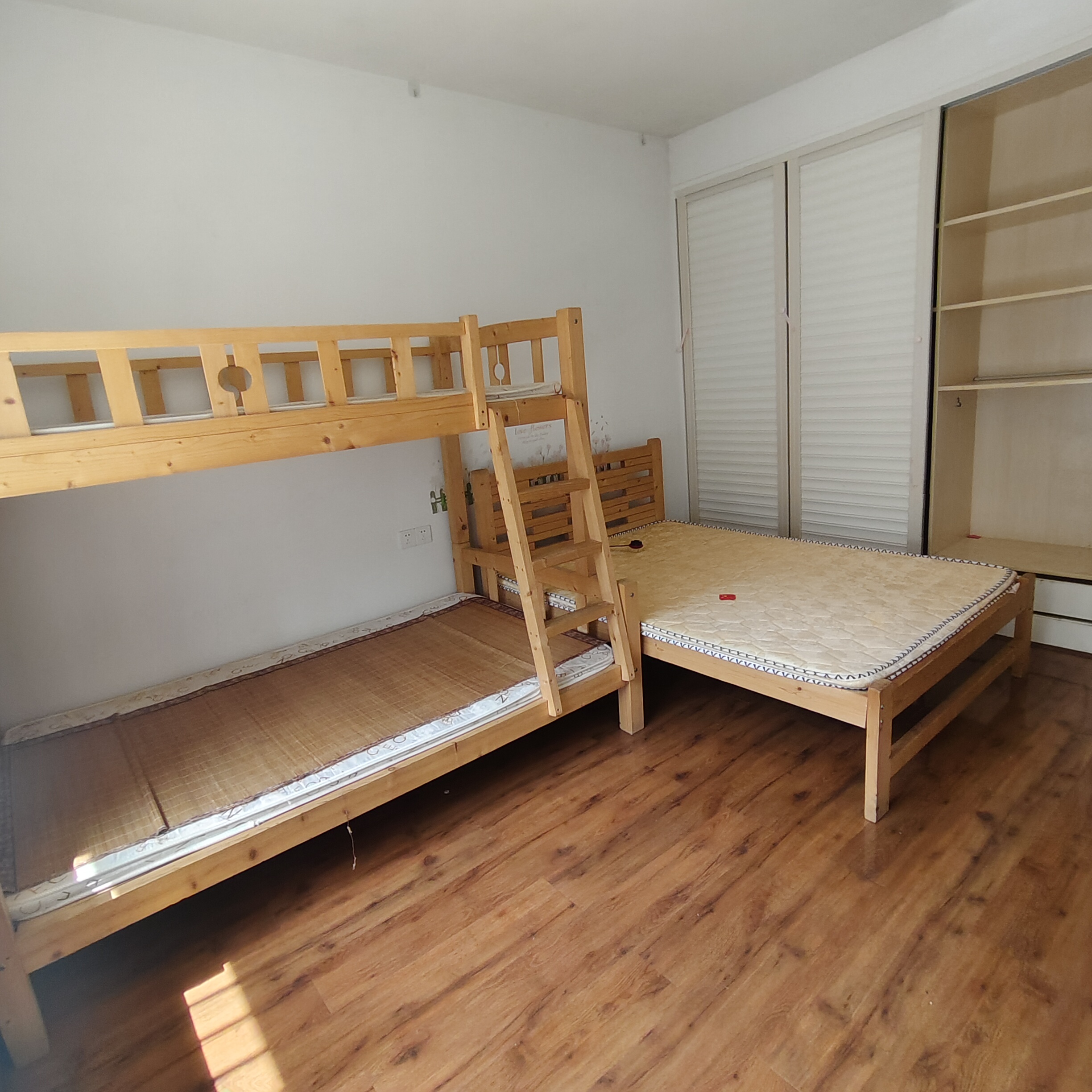 滨江花园  2室2厅1卫   1280.00元/月室内图