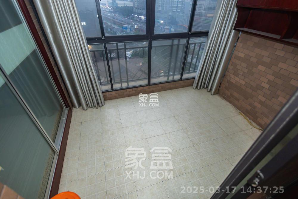华润凤凰城一期  3室2厅2卫   2000.00元/月室内图