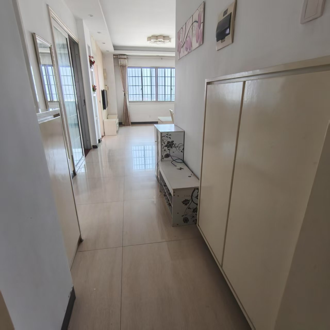 滨江财富中心  3室2厅1卫    1300.0元/月 滨江财富中心  3室2厅1卫    1300.0元/月室内图