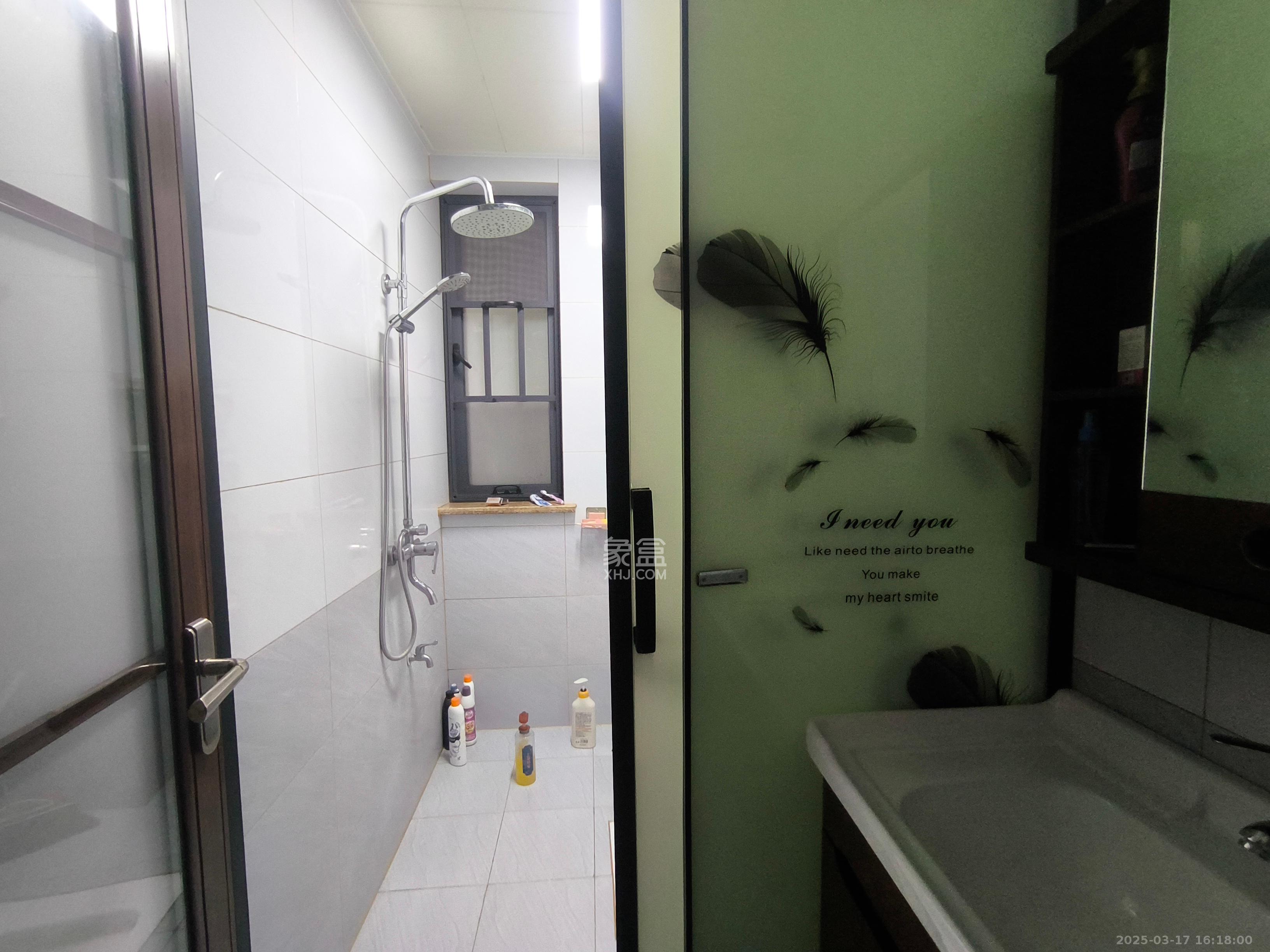 中南国际眼镜城(中伟商业中心) 3室2厅1卫 2400.0元/月 中南国际眼镜城(中伟商业中心) 3室2厅1卫 2400.0元/月室内图