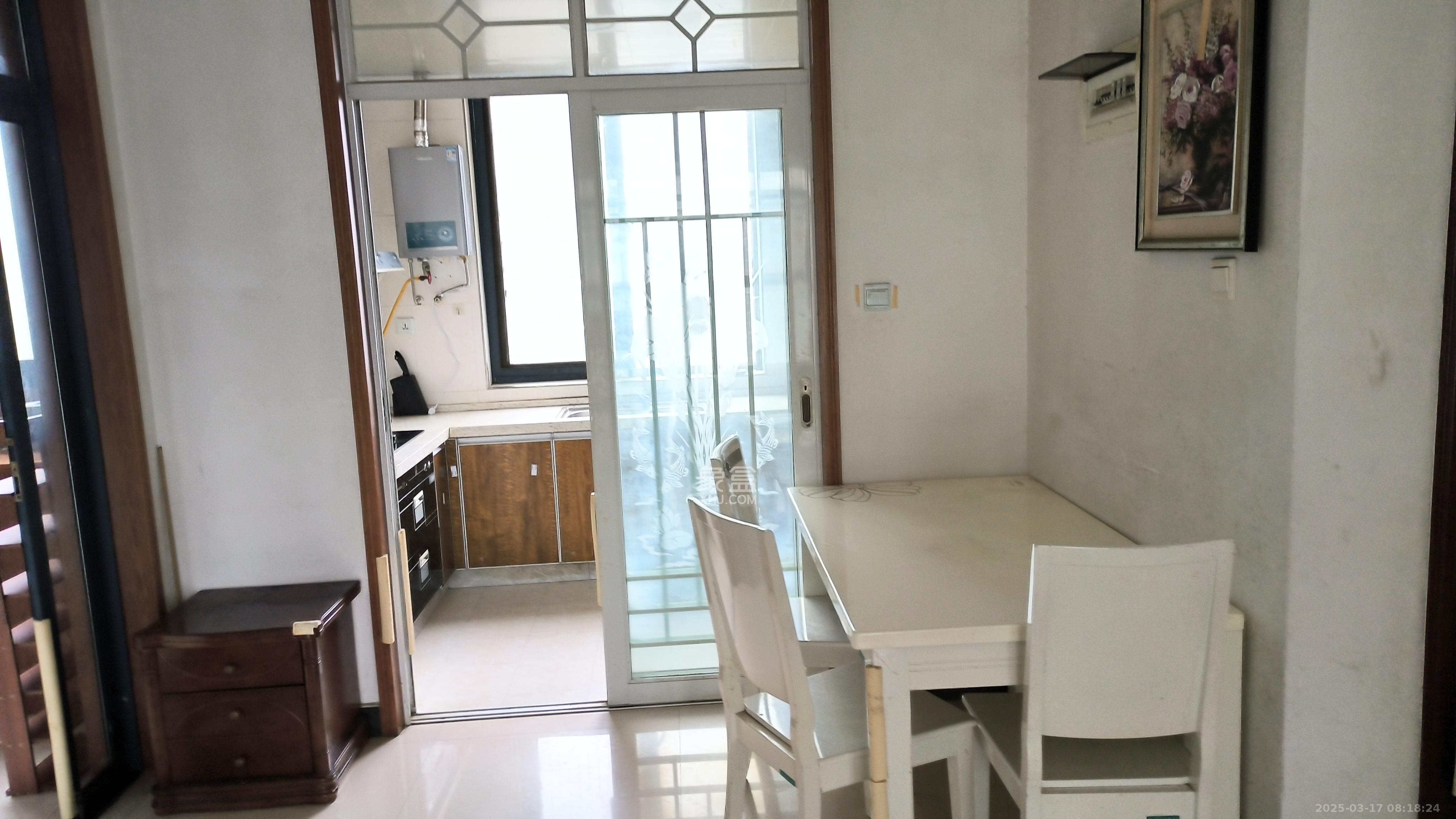 湘江世纪城鸿江苑 3室2厅1卫 2100.0元/月 湘江世纪城鸿江苑 3室2厅1卫 2100.0元/月室内图