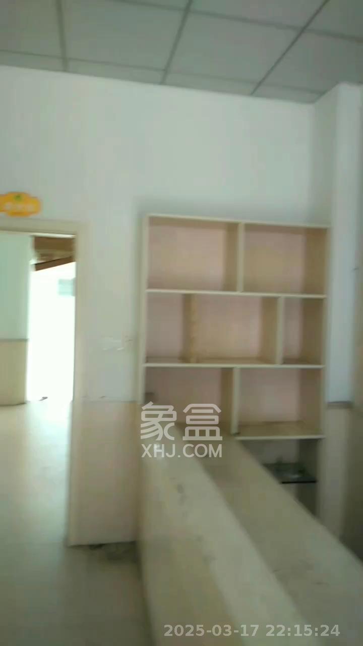 火炬村 3室2厅1卫 3600.0元/月 火炬村 3室2厅1卫 3600.0元/月室内图