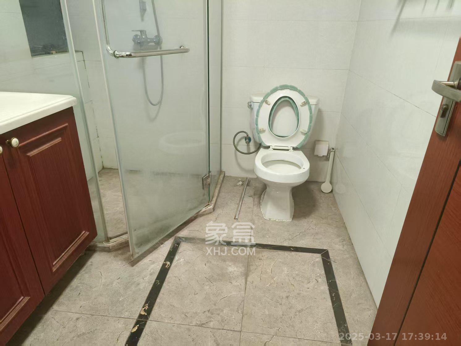 中海国际二期 3室2厅2卫 2200.0元/月 中海国际二期 3室2厅2卫 2200.0元/月室内图