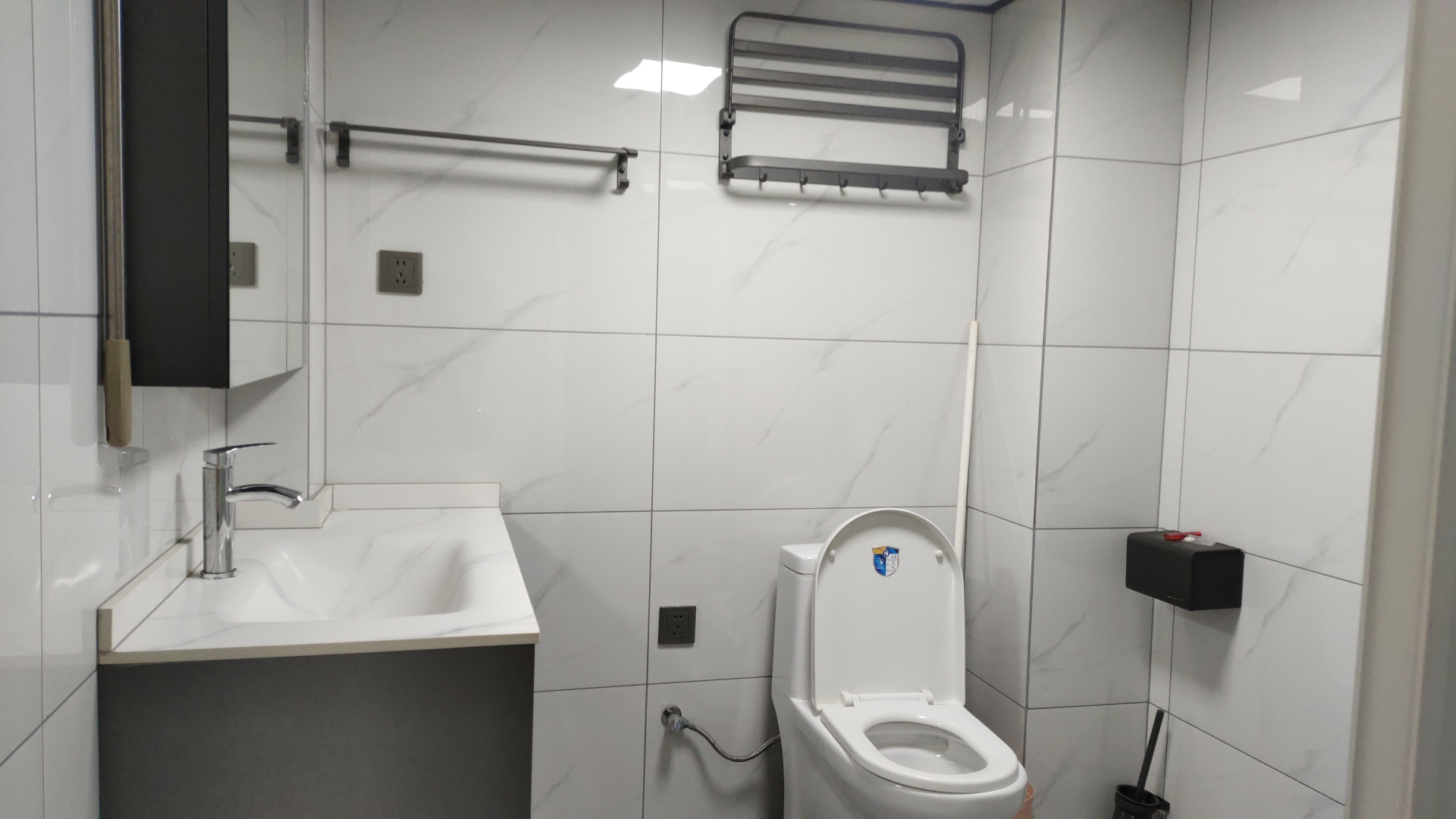 中甸.龙雲台  2室1厅1卫    1600.0元/月 中甸.龙雲台  2室1厅1卫    1600.0元/月室内图