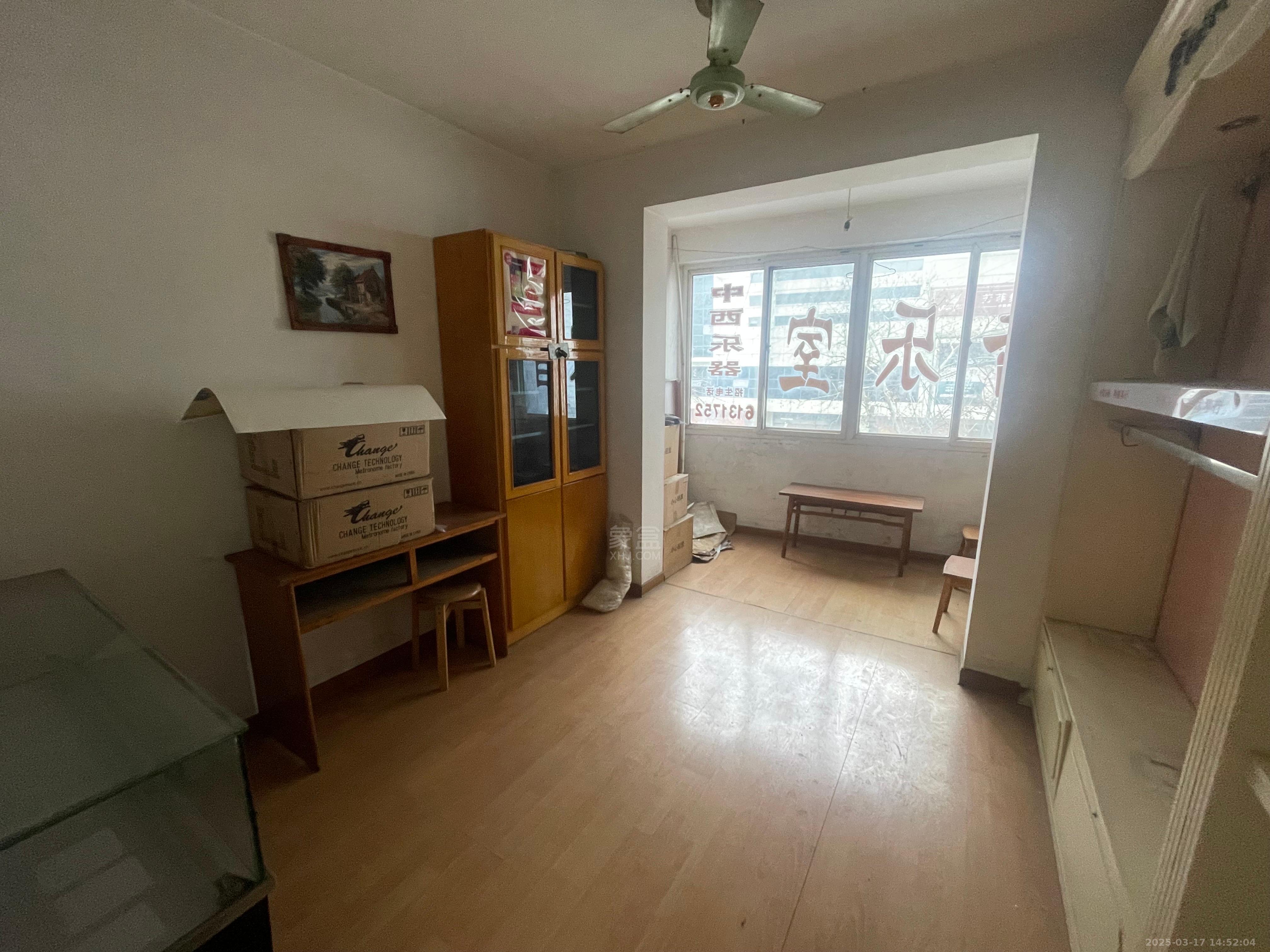 人民中路  2室1厅1卫    700.0元/月 人民中路  2室1厅1卫    700.0元/月室内图1