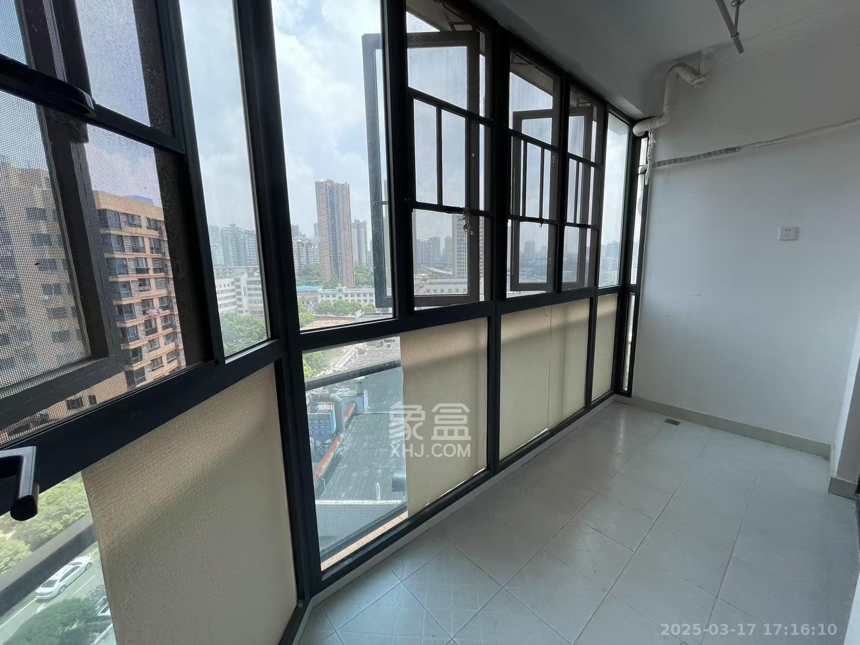 兴威帕克水岸  4室2厅2卫   2600.00元/月室内图