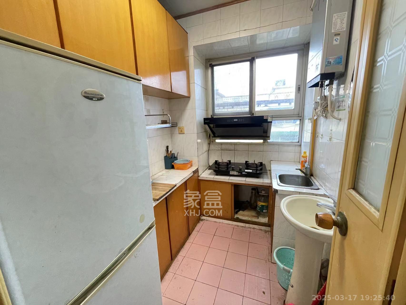 红旗区四片 1室0厅0卫 1300.0元/月 红旗区四片 1室0厅0卫 1300.0元/月室内图