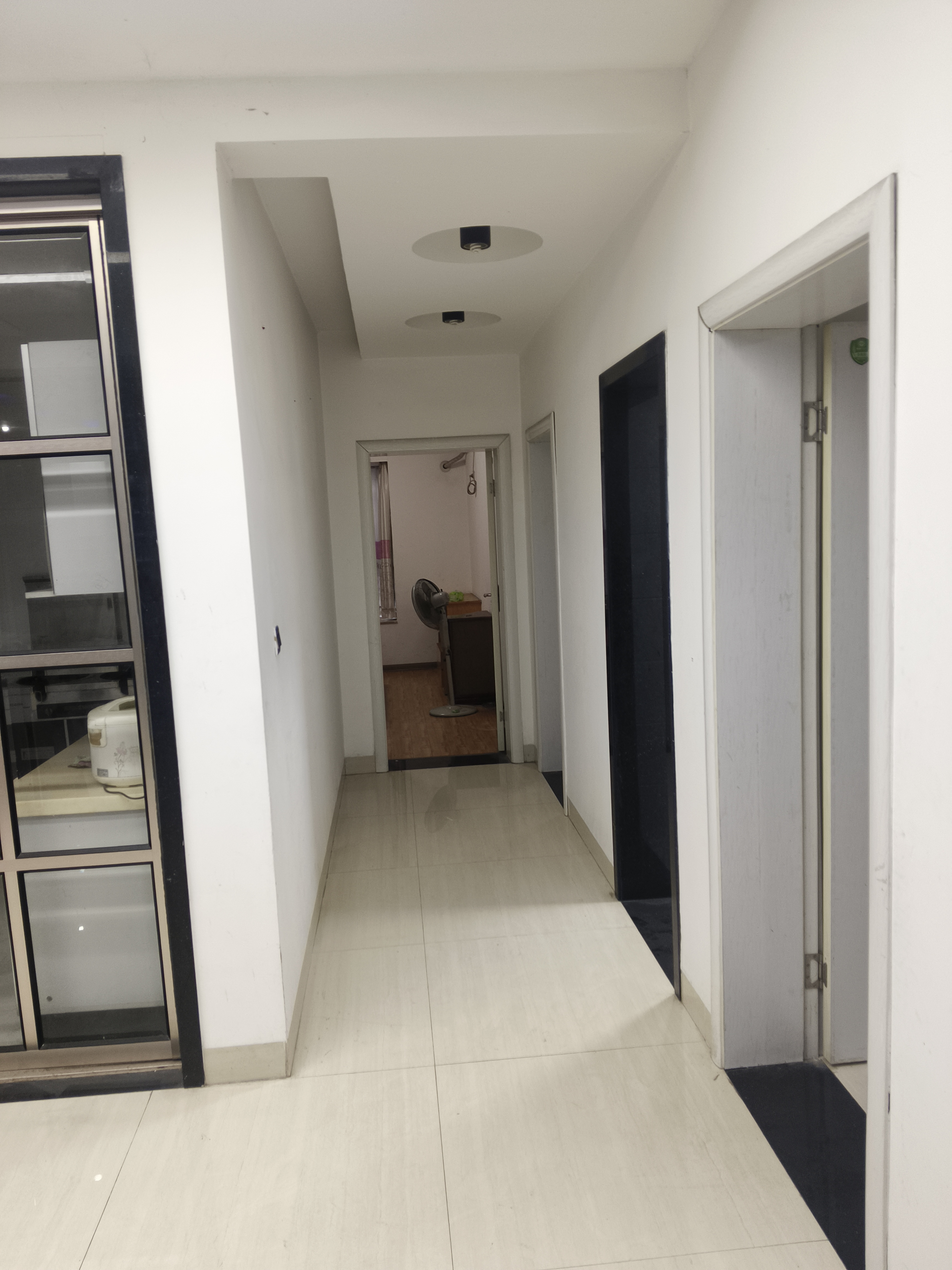 南华大学南校北门家属区 3室2厅1卫 1500.0元/月 南华大学南校北门家属区 3室2厅1卫 1500.0元/月室内图