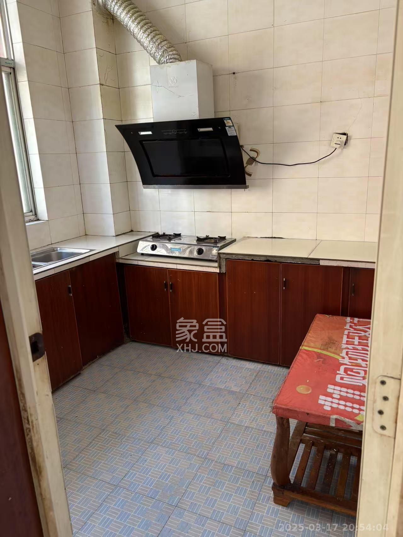 月湖安置小区(马栏山小区) 3室2厅1卫 1600.0元/月 月湖安置小区(马栏山小区) 3室2厅1卫 1600.0元/月室内图