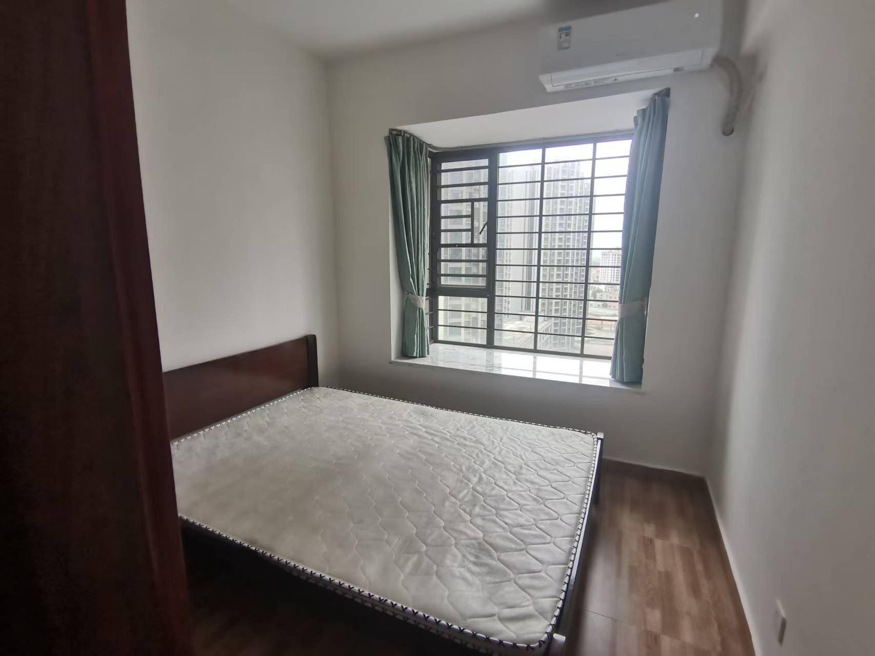 新琼雅苑 4室2厅2卫 2200.0元/月 新琼雅苑 4室2厅2卫 2200.0元/月室内图