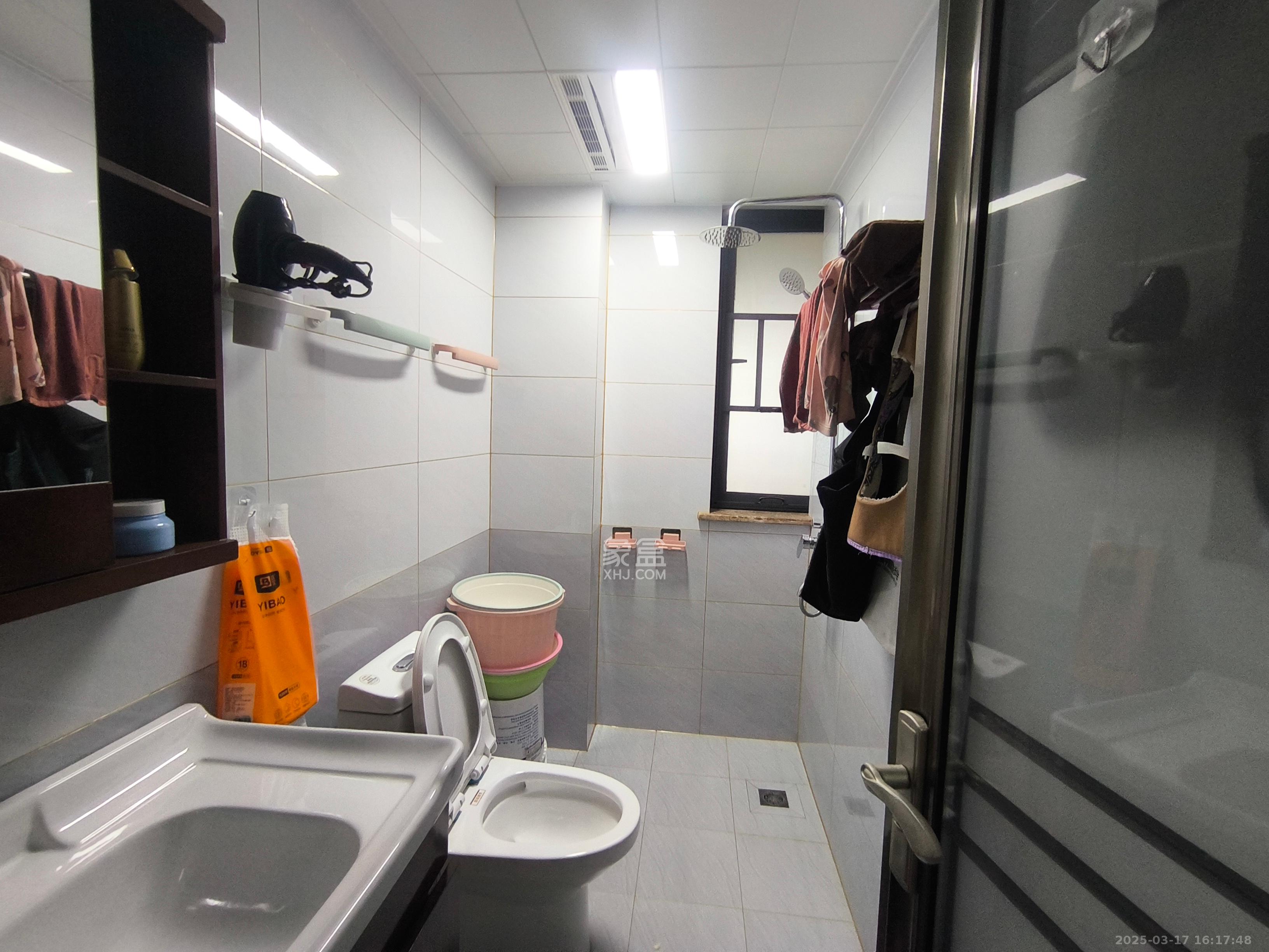 中南国际眼镜城(中伟商业中心) 3室2厅1卫 2400.0元/月 中南国际眼镜城(中伟商业中心) 3室2厅1卫 2400.0元/月室内图