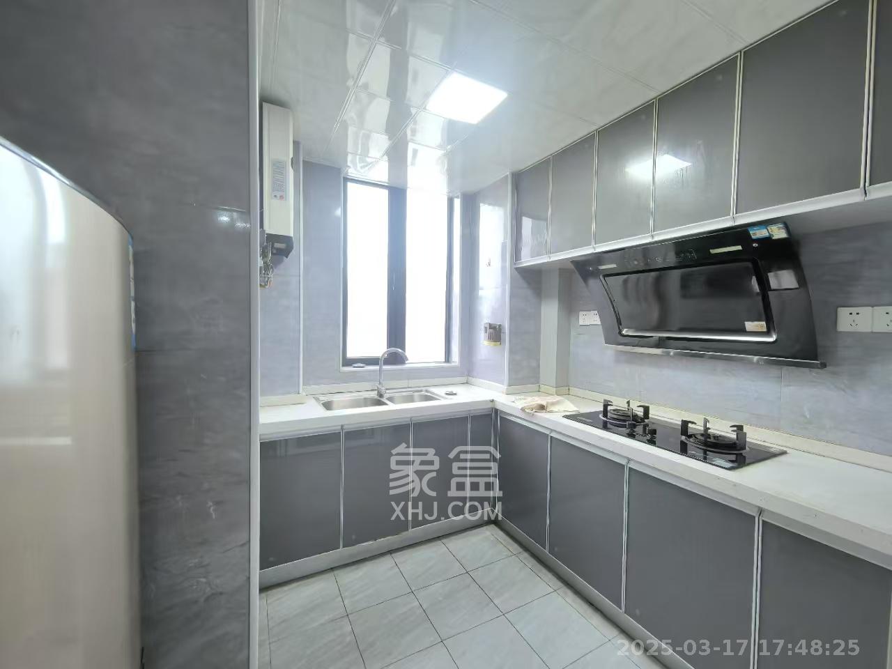 华远海蓝郡  3室2厅2卫   2500.00元/月室内图