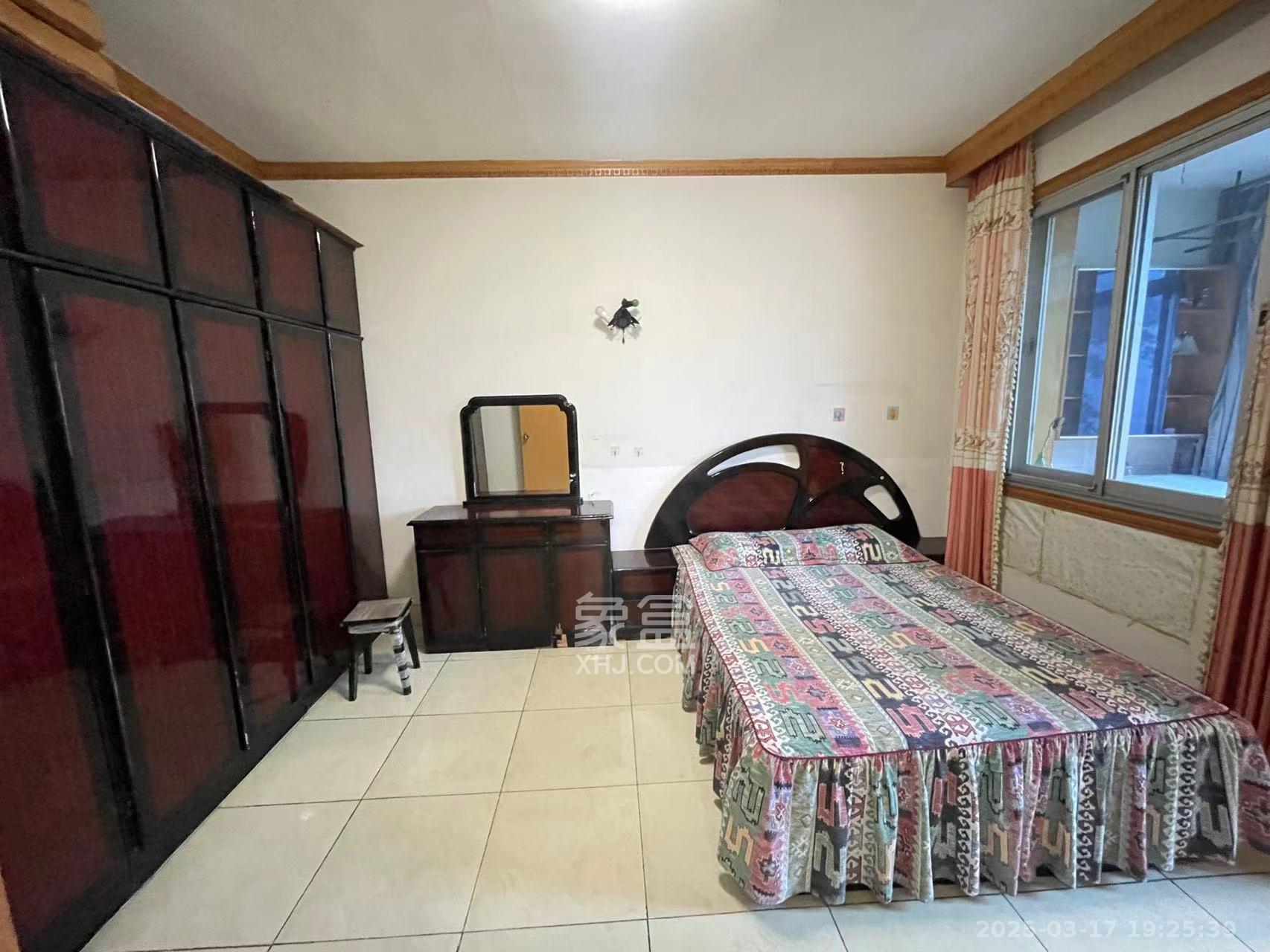 红旗区四片 1室0厅0卫 1300.0元/月 红旗区四片 1室0厅0卫 1300.0元/月室内图