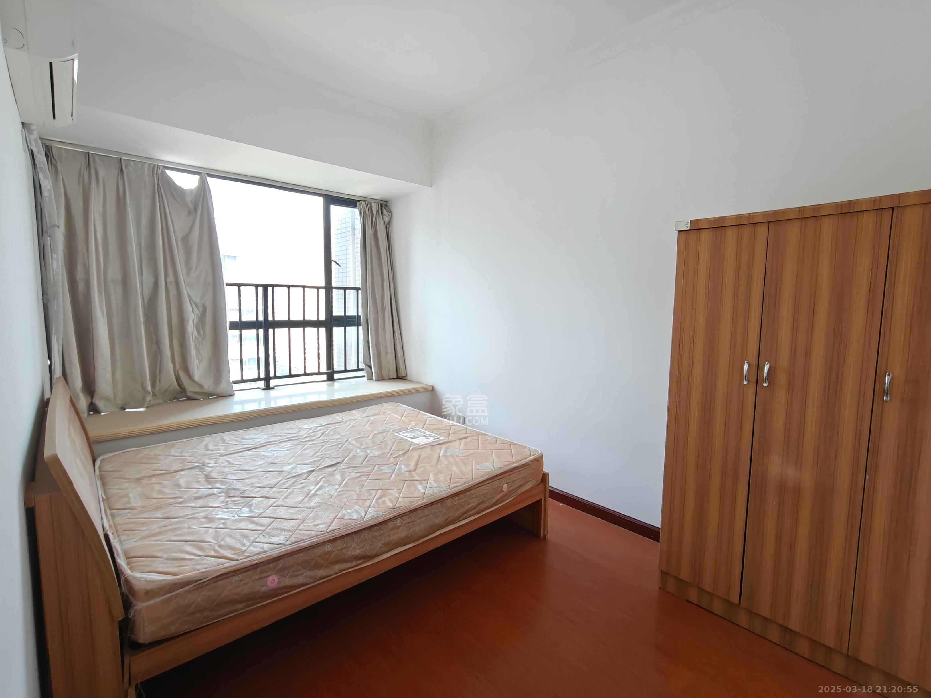 名家翡翠花园  4室2厅2卫    1700.0元/月 名家翡翠花园  4室2厅2卫    1700.0元/月室内图