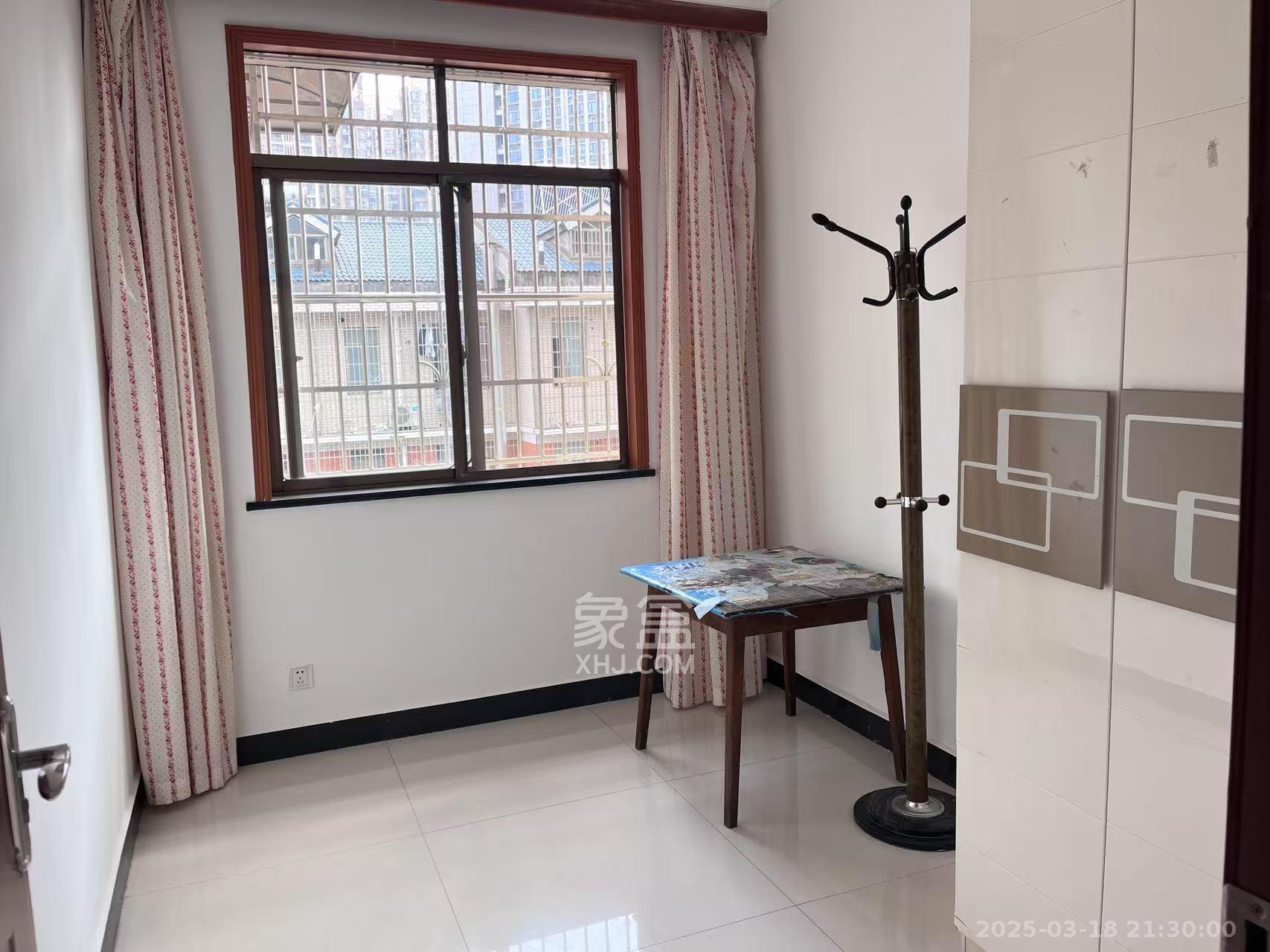 洪西安置小区(洪缘小区)  3室2厅1卫    2000.0元/月 洪西安置小区(洪缘小区)  3室2厅1卫    2000.0元/月室内图