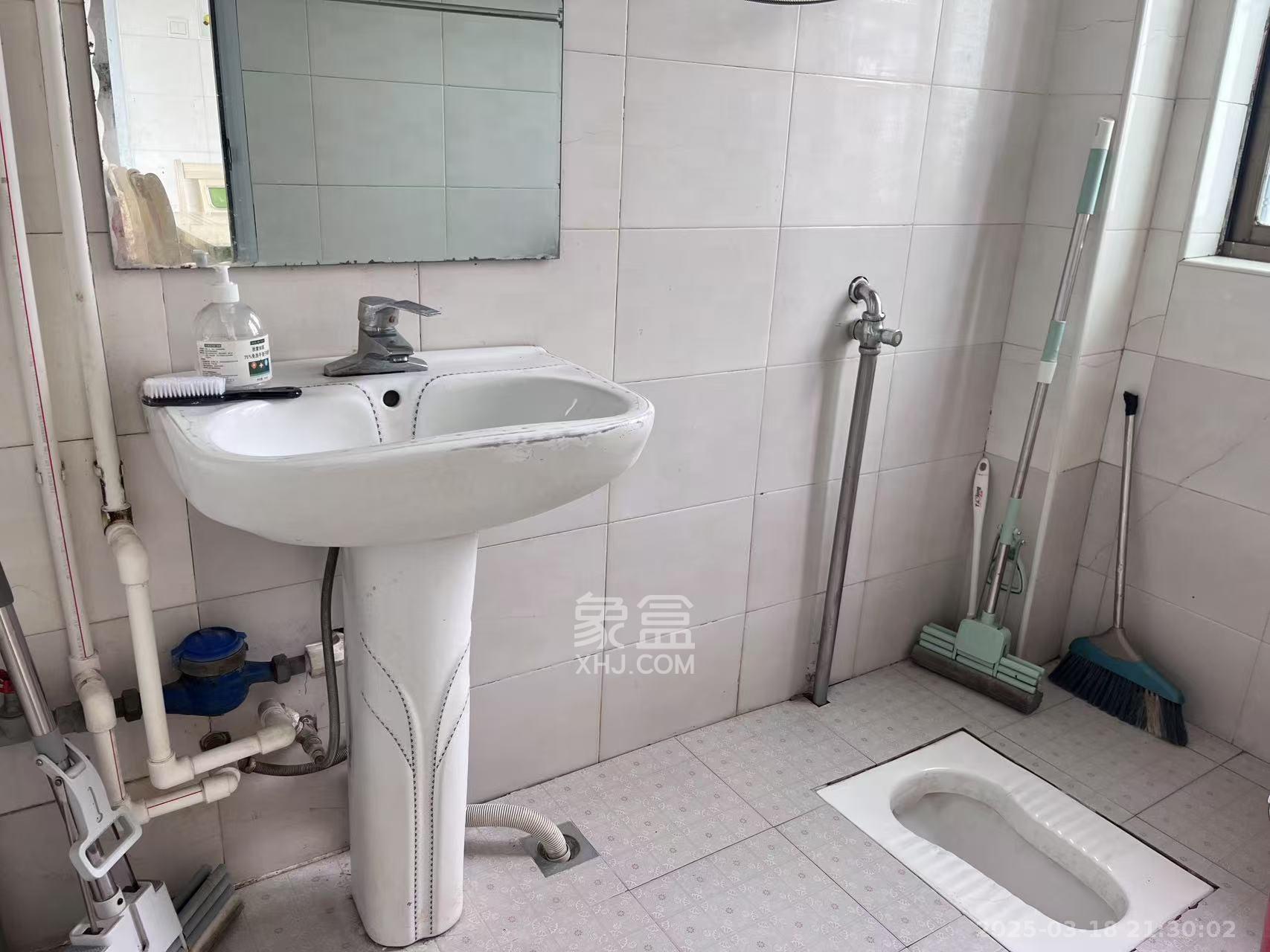 洪西安置小区(洪缘小区)  3室2厅1卫    2000.0元/月 洪西安置小区(洪缘小区)  3室2厅1卫    2000.0元/月室内图