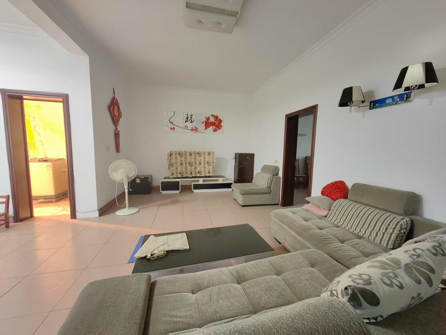 三里桥铁铺岭变电站家属楼  3室2厅1卫    800.0元/月 三里桥铁铺岭变电站家属楼  3室2厅1卫    800.0元/月室内图