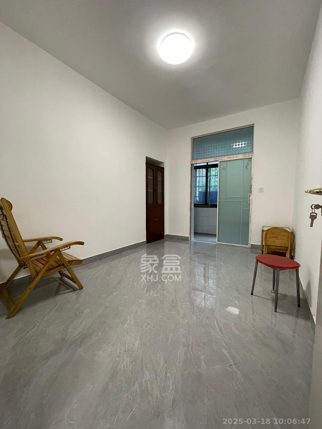 人保财产湖南分公司宿舍 3室1厅1卫 2200.0元/月 人保财产湖南分公司宿舍 3室1厅1卫 2200.0元/月室内图