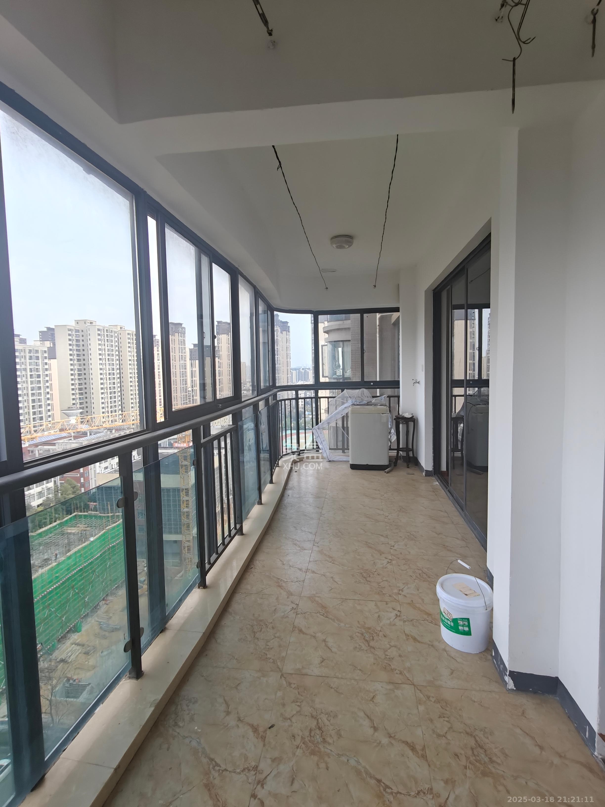 名家翡翠花园  4室2厅2卫    1700.0元/月 名家翡翠花园  4室2厅2卫    1700.0元/月室内图