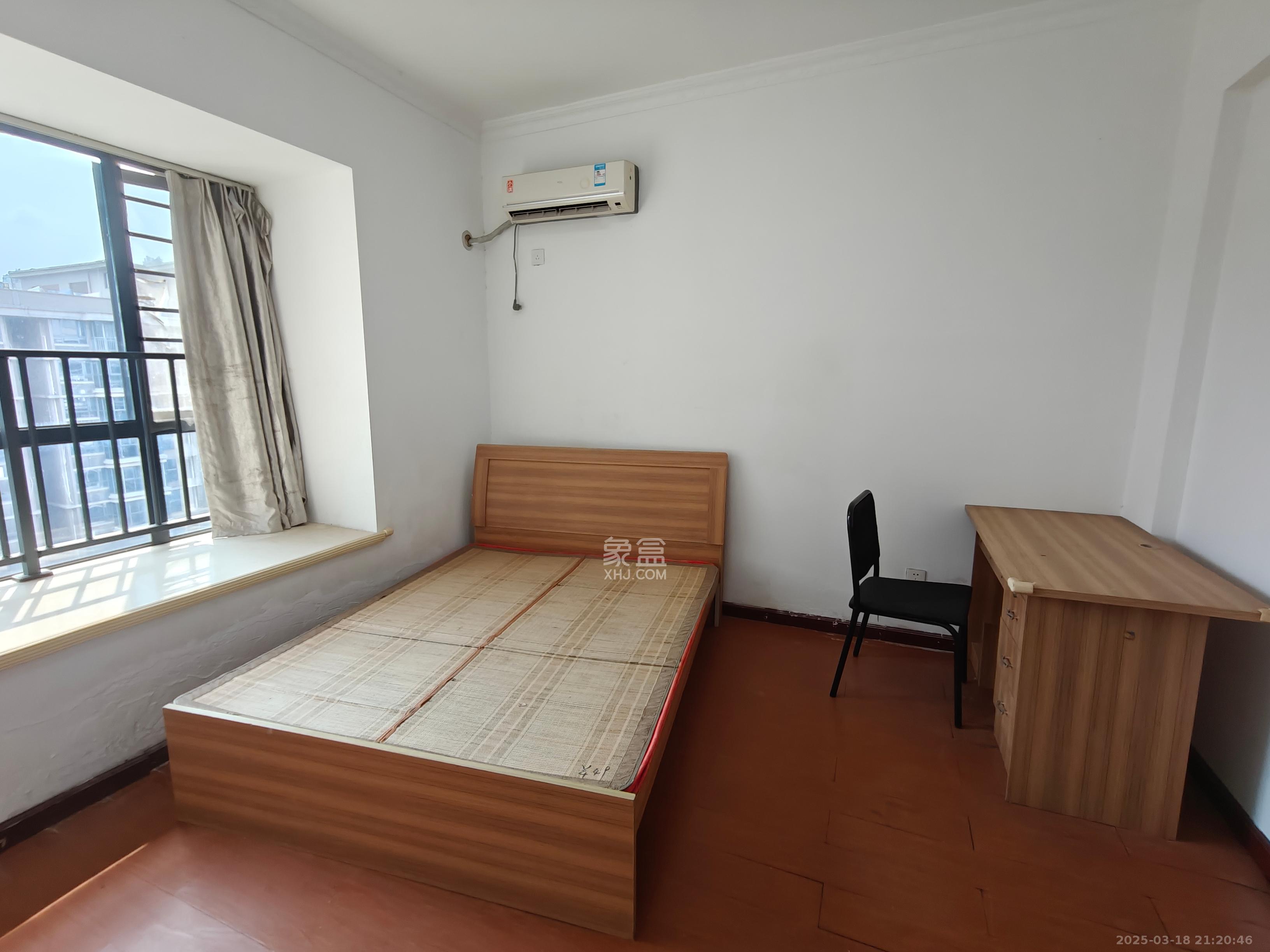 名家翡翠花园  4室2厅2卫    1700.0元/月 名家翡翠花园  4室2厅2卫    1700.0元/月室内图