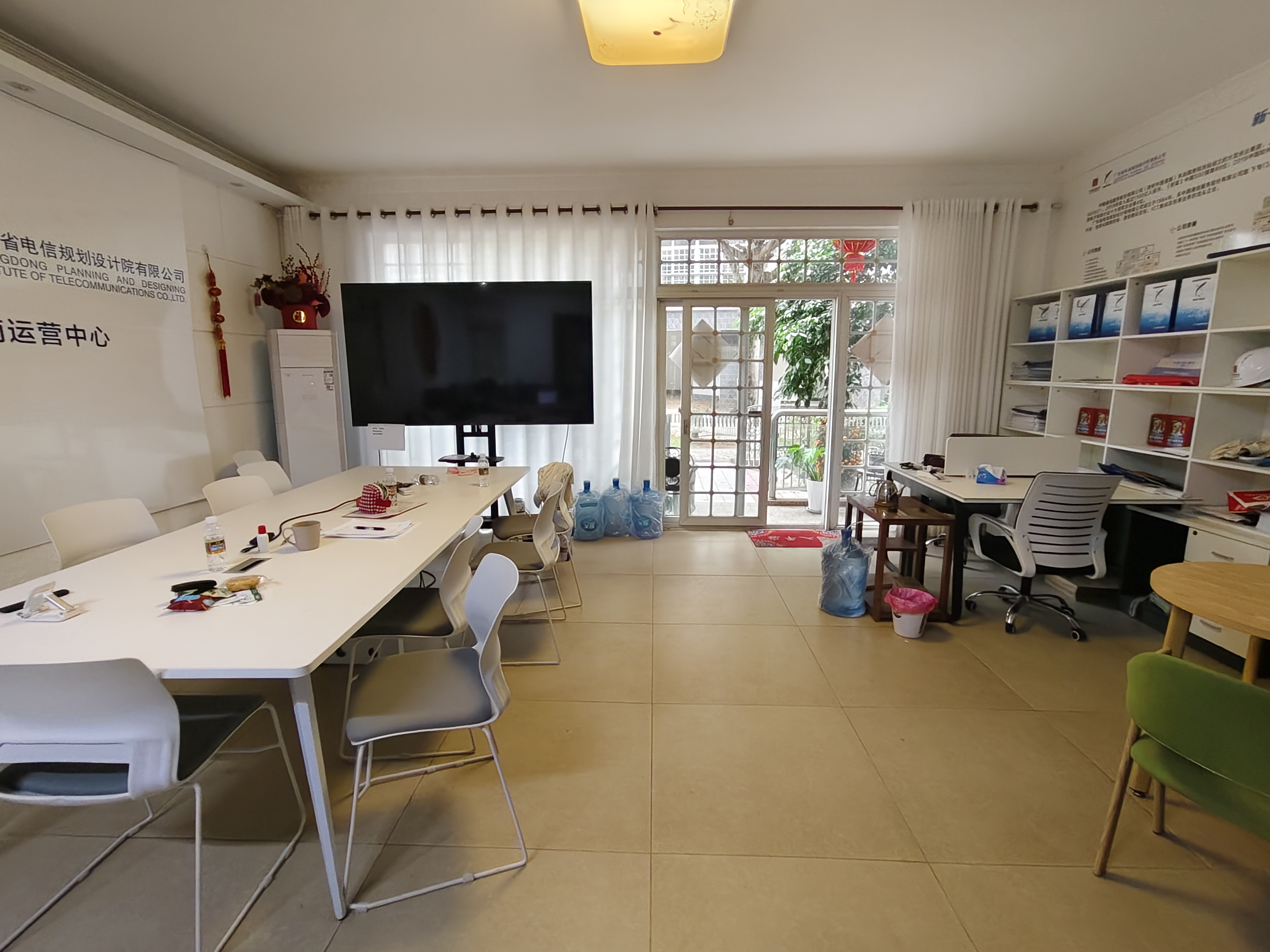 金盘雅苑 5室2厅3卫 330.0万 金盘雅苑 5室2厅3卫 330.0万客厅