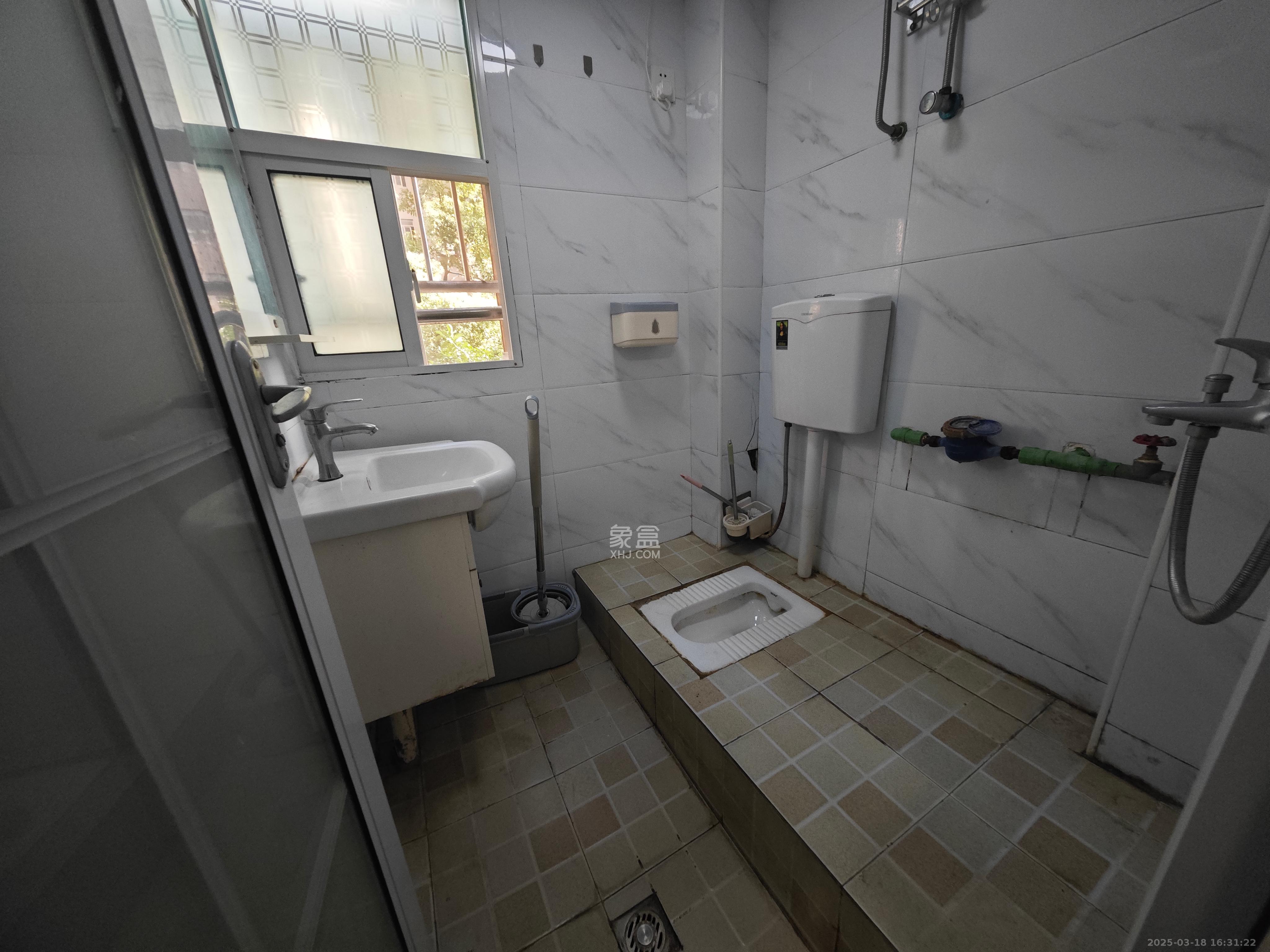 城南郡  0室1厅1卫   1400.00元/月室内图