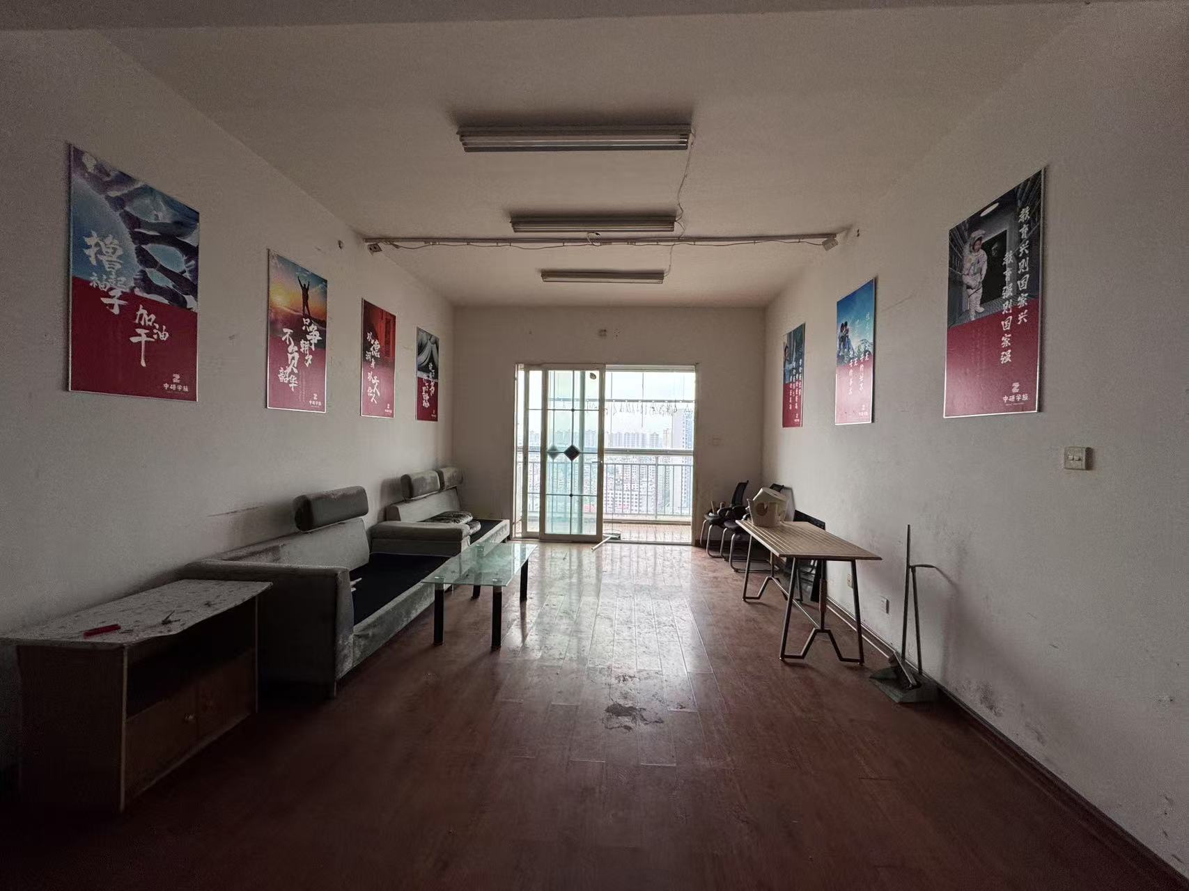 金茂尚都天台路123号 3室2厅1卫 56.0万 金茂尚都天台路123号 3室2厅1卫 56.0万室内图