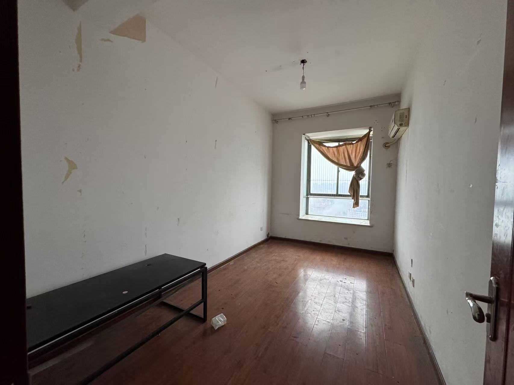 金茂尚都天台路123号 3室2厅1卫 56.0万 金茂尚都天台路123号 3室2厅1卫 56.0万室内图