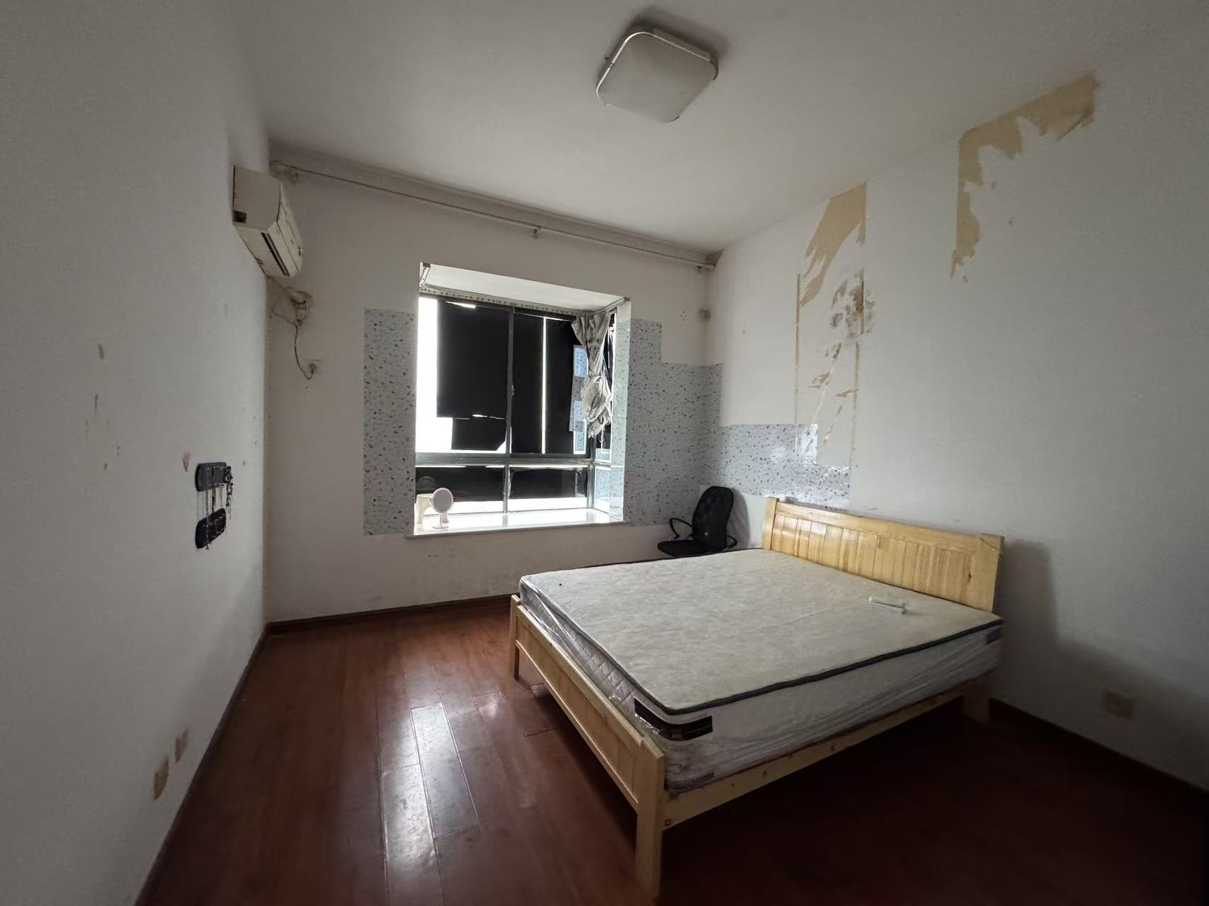 金茂尚都天台路123号 3室2厅1卫 56.0万 金茂尚都天台路123号 3室2厅1卫 56.0万室内图