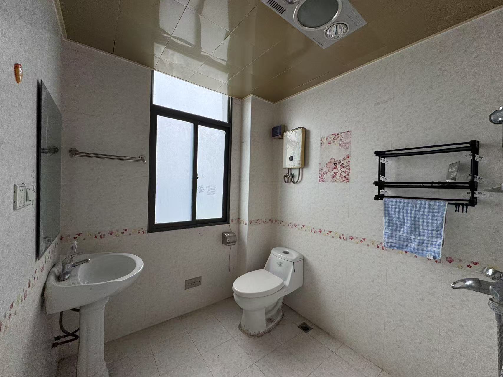 金茂尚都天台路123号 3室2厅1卫 56.0万 金茂尚都天台路123号 3室2厅1卫 56.0万室内图