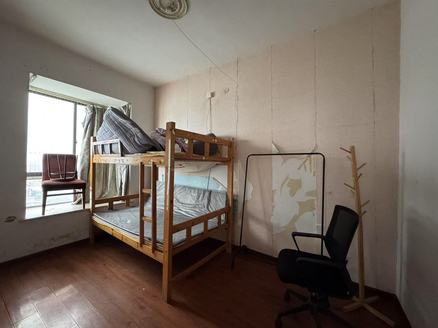 金茂尚都天台路123号 3室2厅1卫 56.0万 金茂尚都天台路123号 3室2厅1卫 56.0万室内图