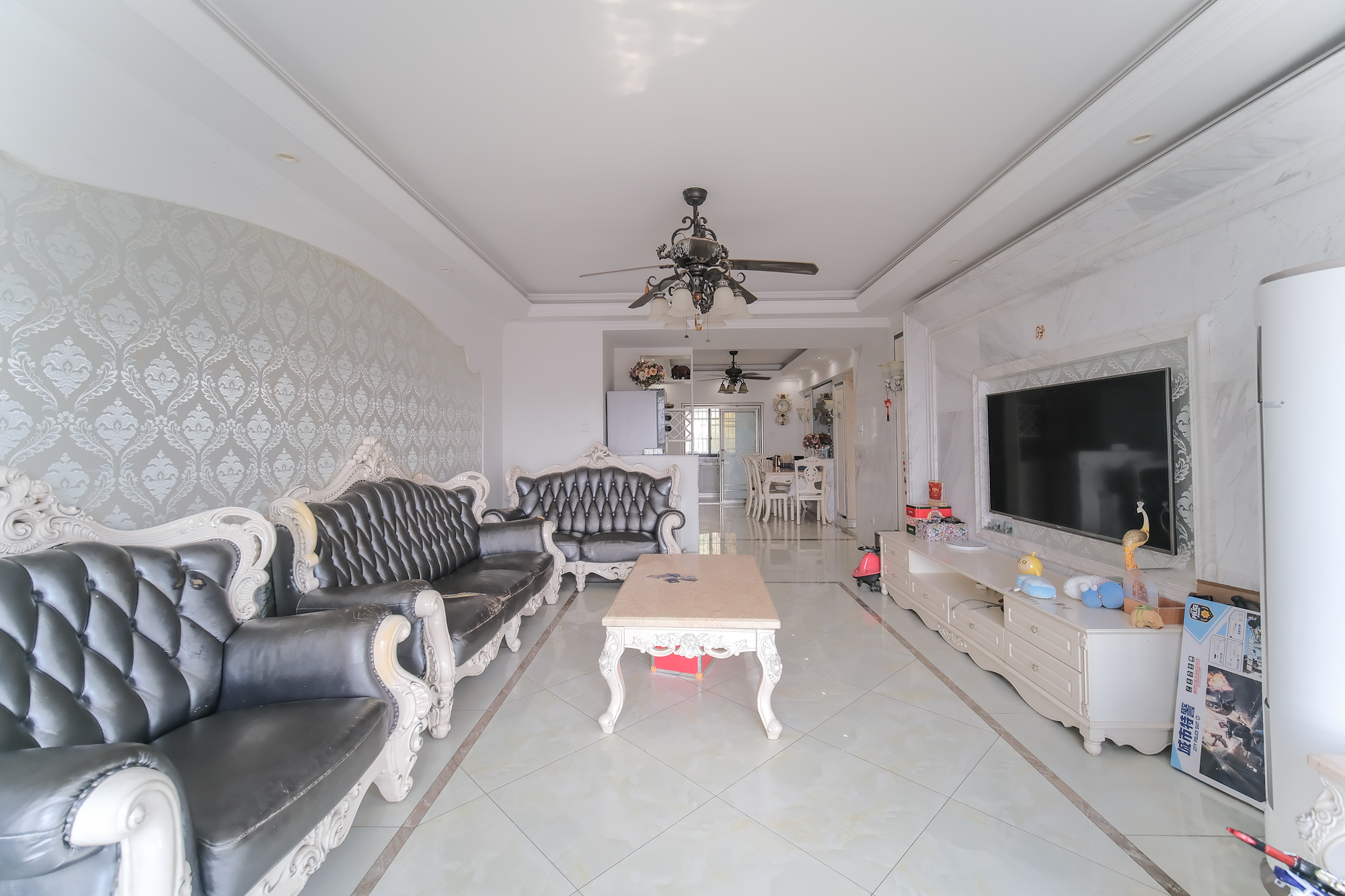 山水湾 4室2厅2卫 109.8万 山水湾 4室2厅2卫 109.8万客厅