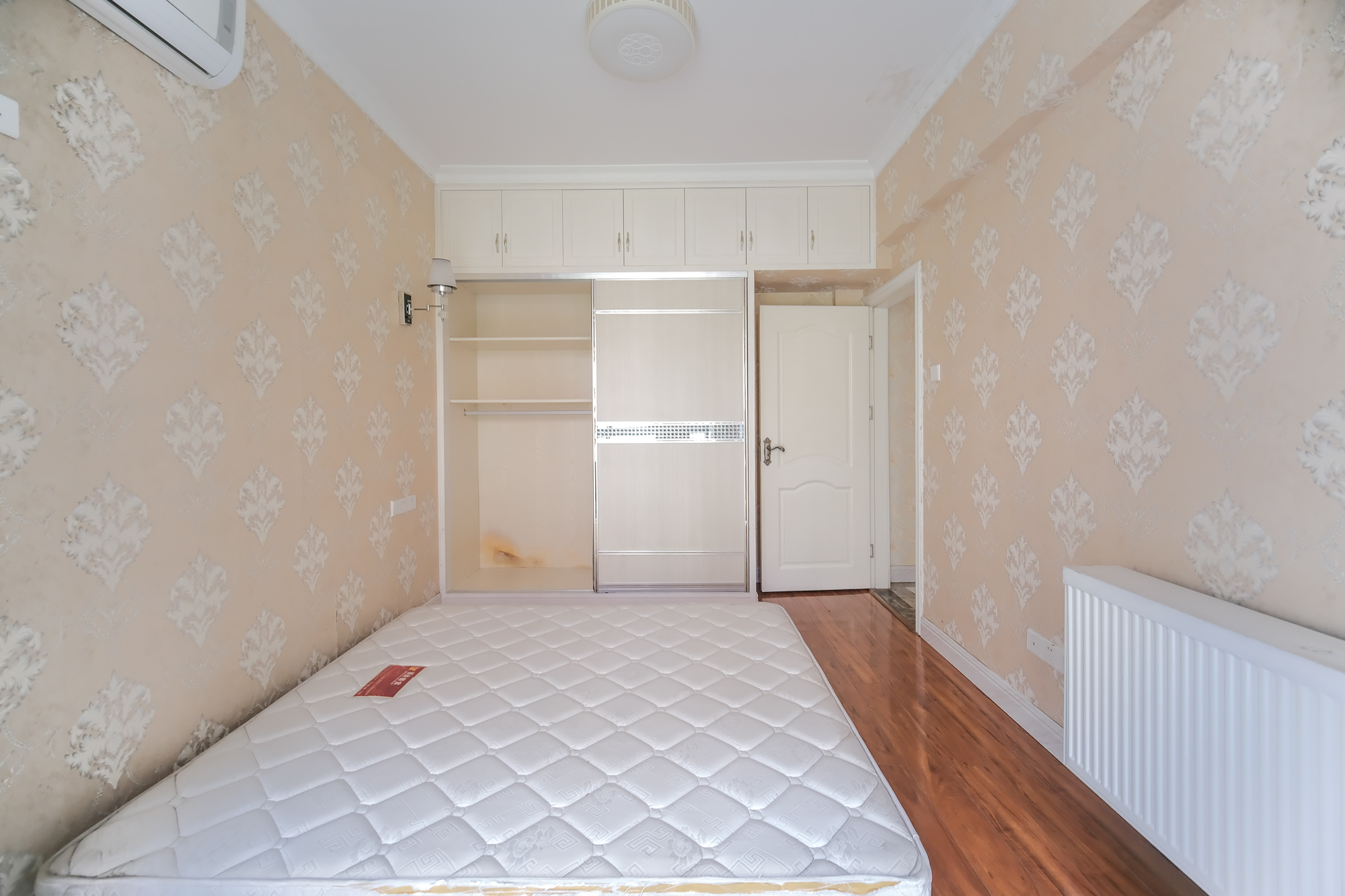 山水湾 4室2厅2卫 109.8万 山水湾 4室2厅2卫 109.8万卧室