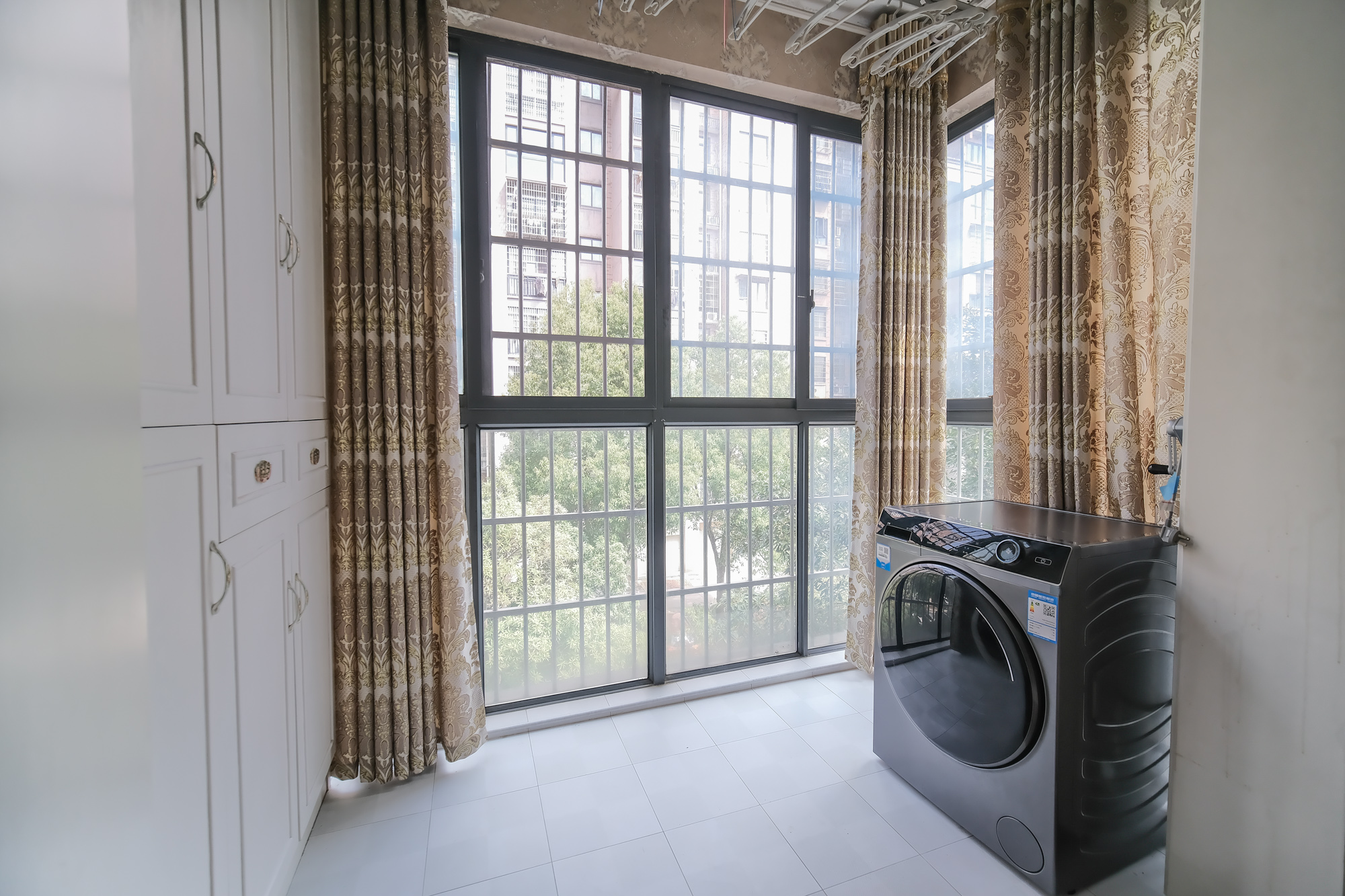 山水湾 4室2厅2卫 109.8万 山水湾 4室2厅2卫 109.8万阳台